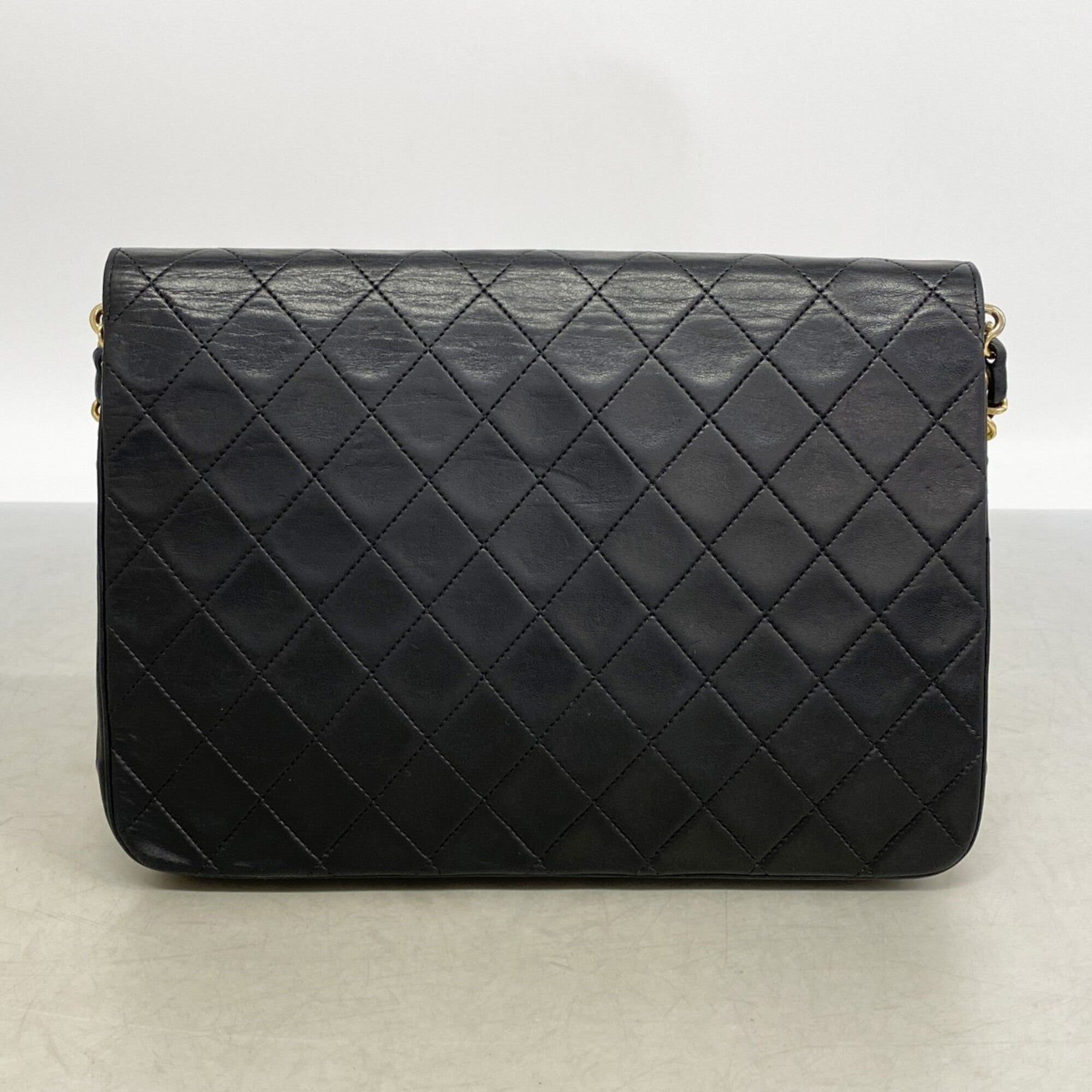 Chanel Black Leather Shoulder Bag (Pre-Owned)