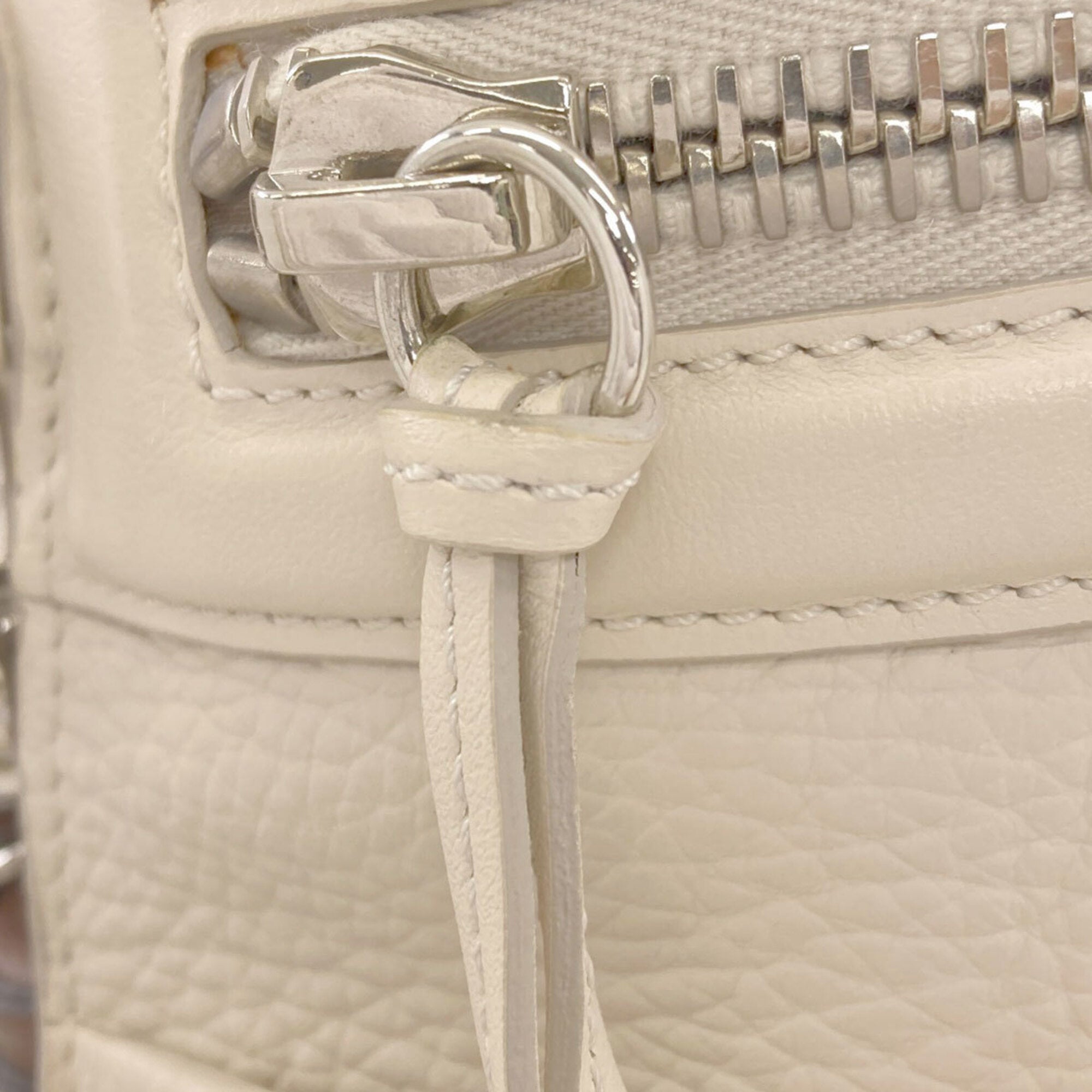 Tod's Cream Leather Tote Bag (Pre-Owned)