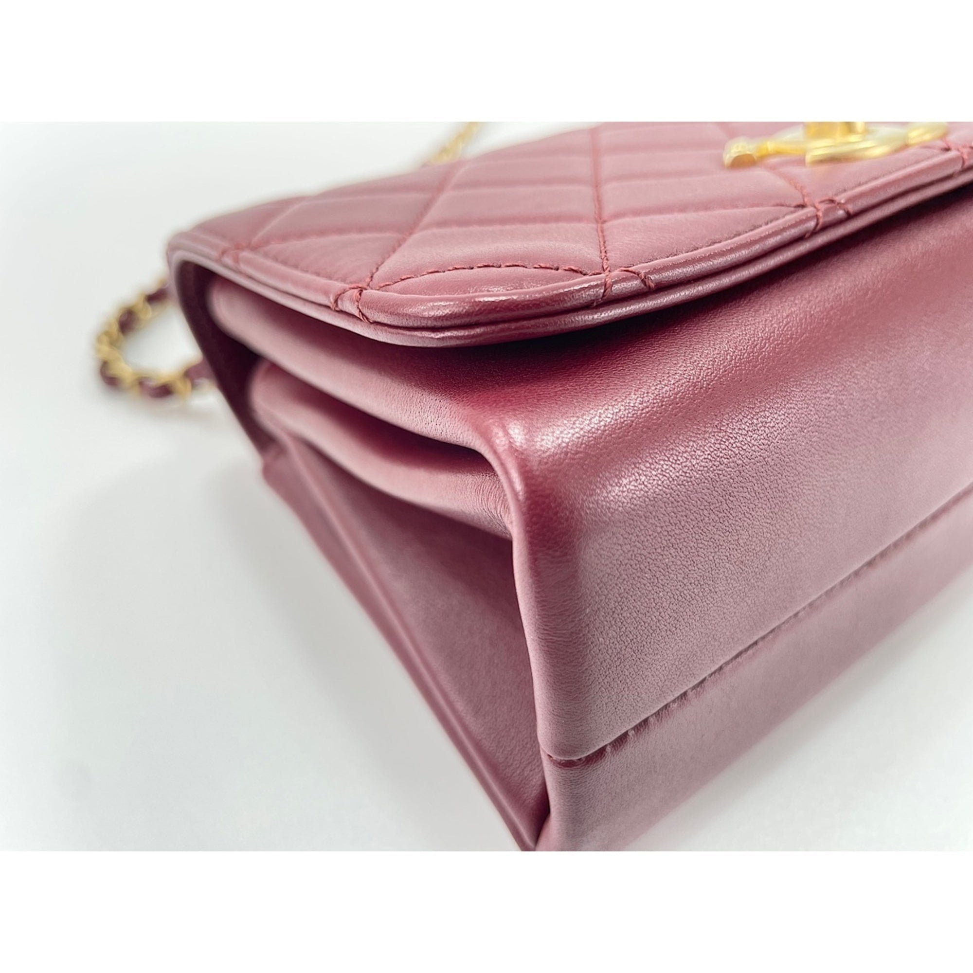 Chanel Matelasse Red Color Shoulder Bag (Pre-Owned)