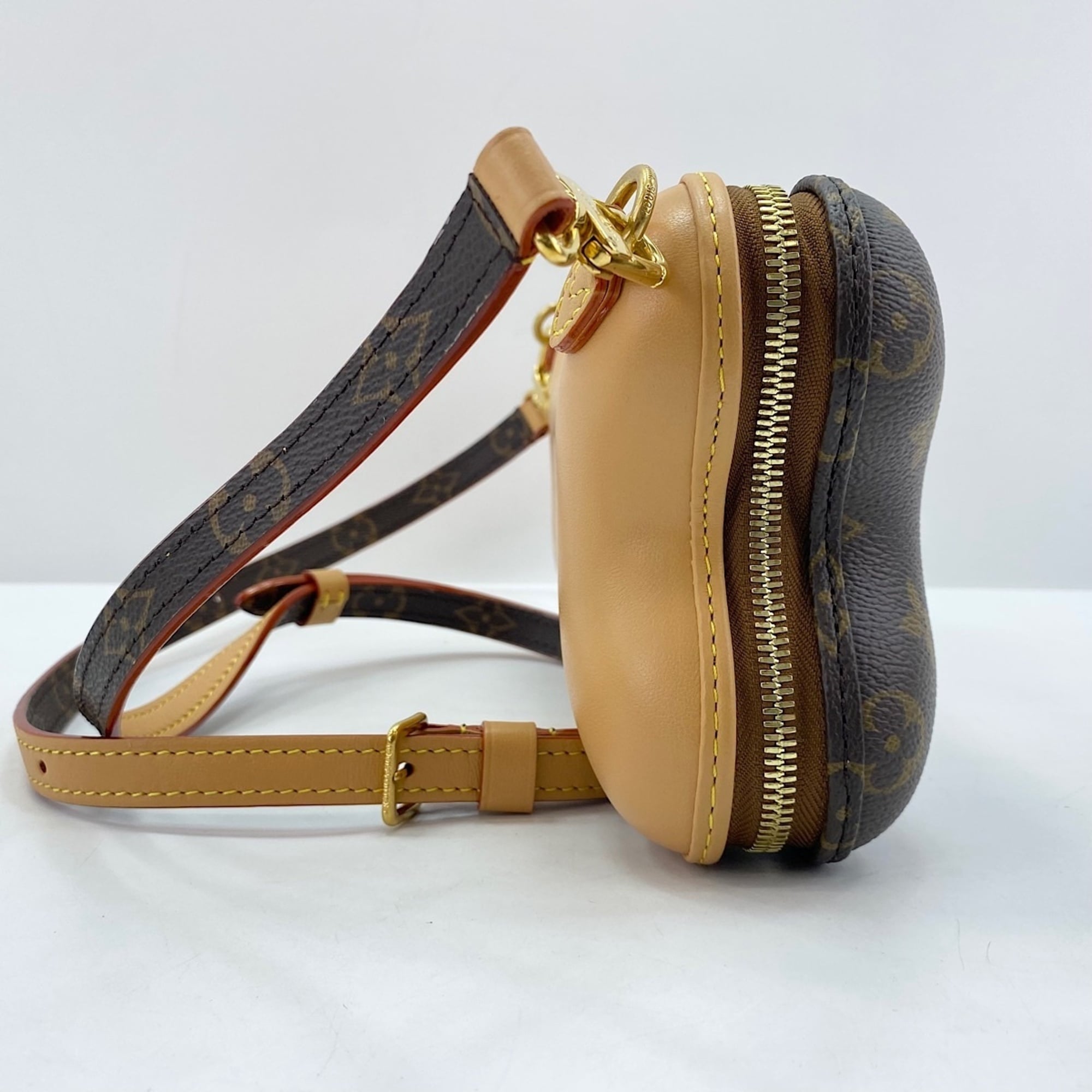 Louis Vuitton Brown Shoulder Bag (Pre-Owned)