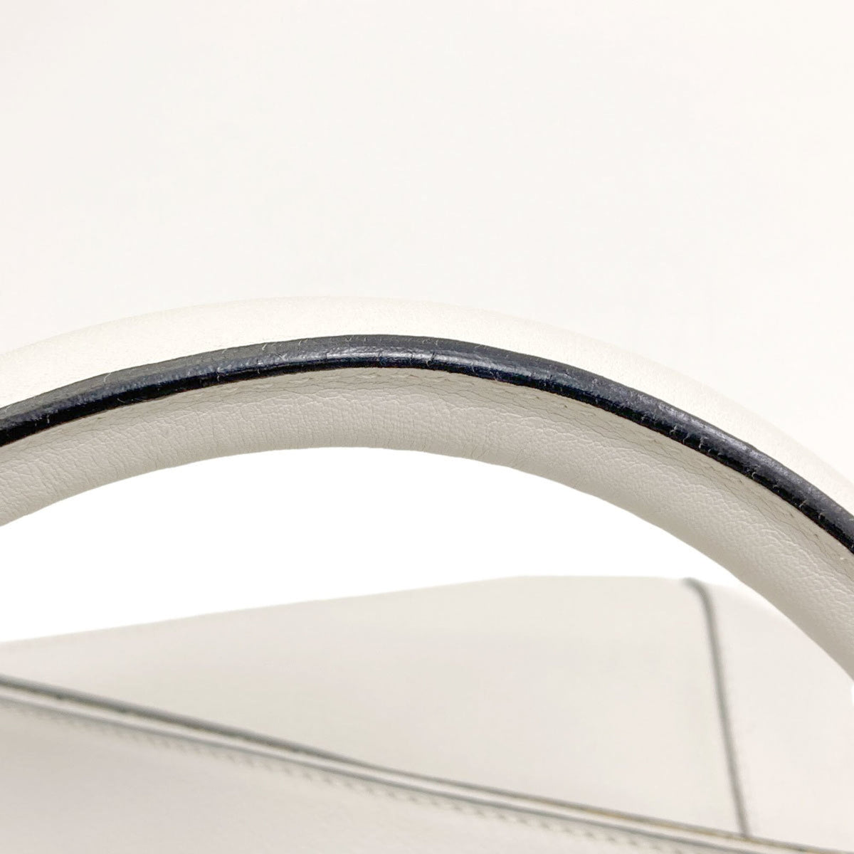 Loewe Puzzle White Leather Handbag (Pre-Owned)