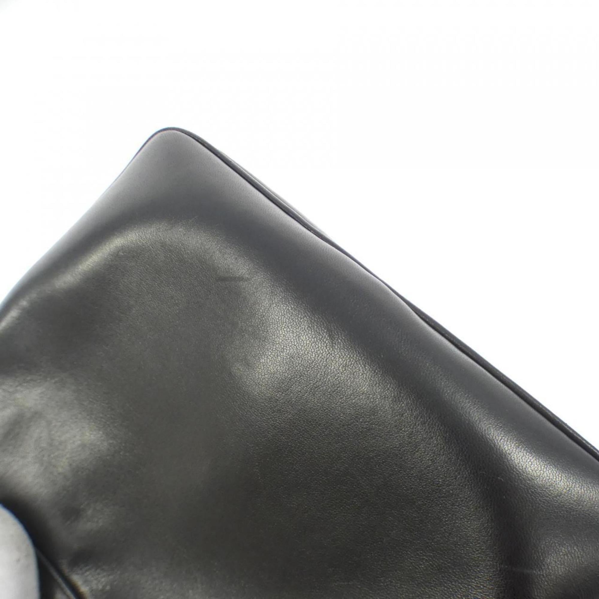 Chanel Black Leather Shoulder Bag (Pre-Owned)
