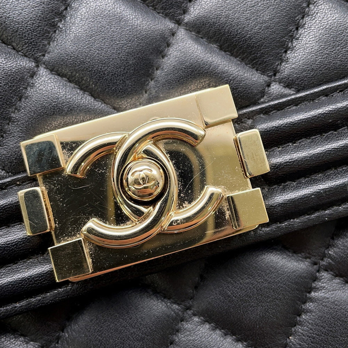 Chanel Boy Chanel Black Leather Handbag Shoulder Bag (Pre-Owned)