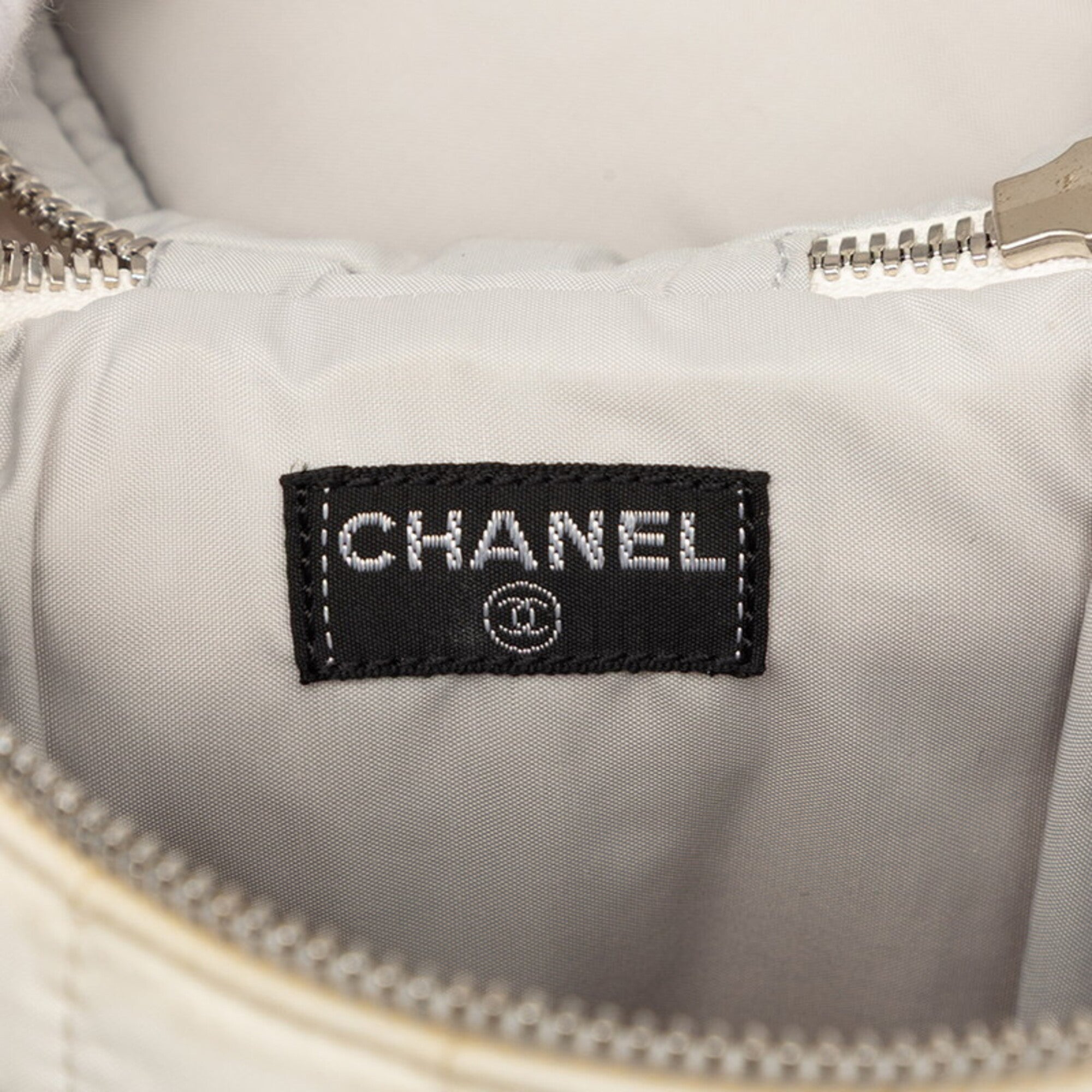 Chanel Sport White Nylon Shoulder Bag Sports Bag (Pre-Owned)