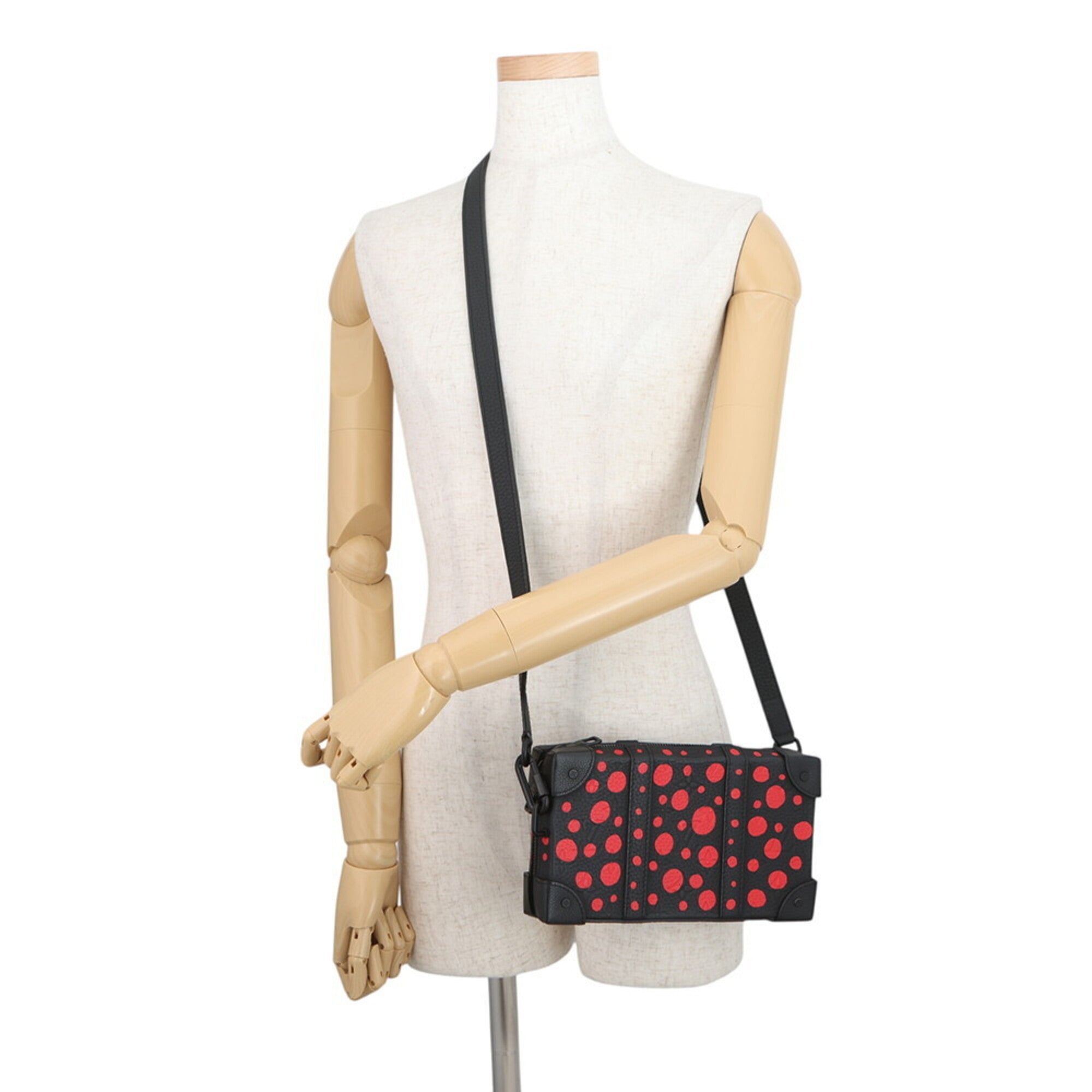 Louis Vuitton Noir Red Color Monogram Shoulder Bag (Pre-Owned)