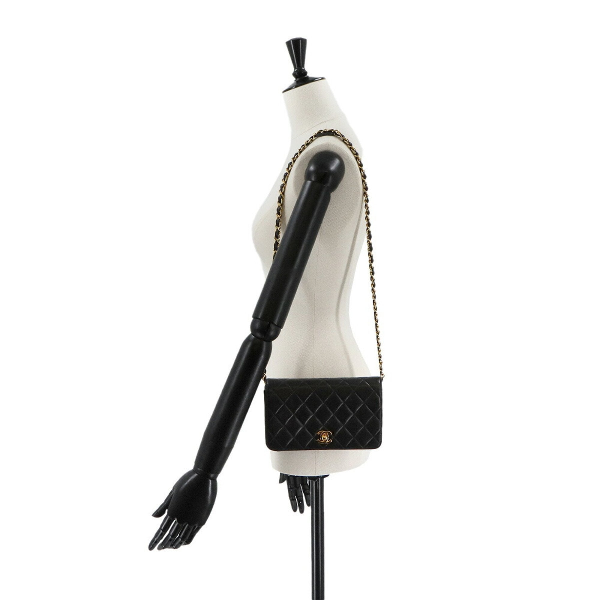 Chanel Black Leather Shoulder Bag (Pre-Owned)