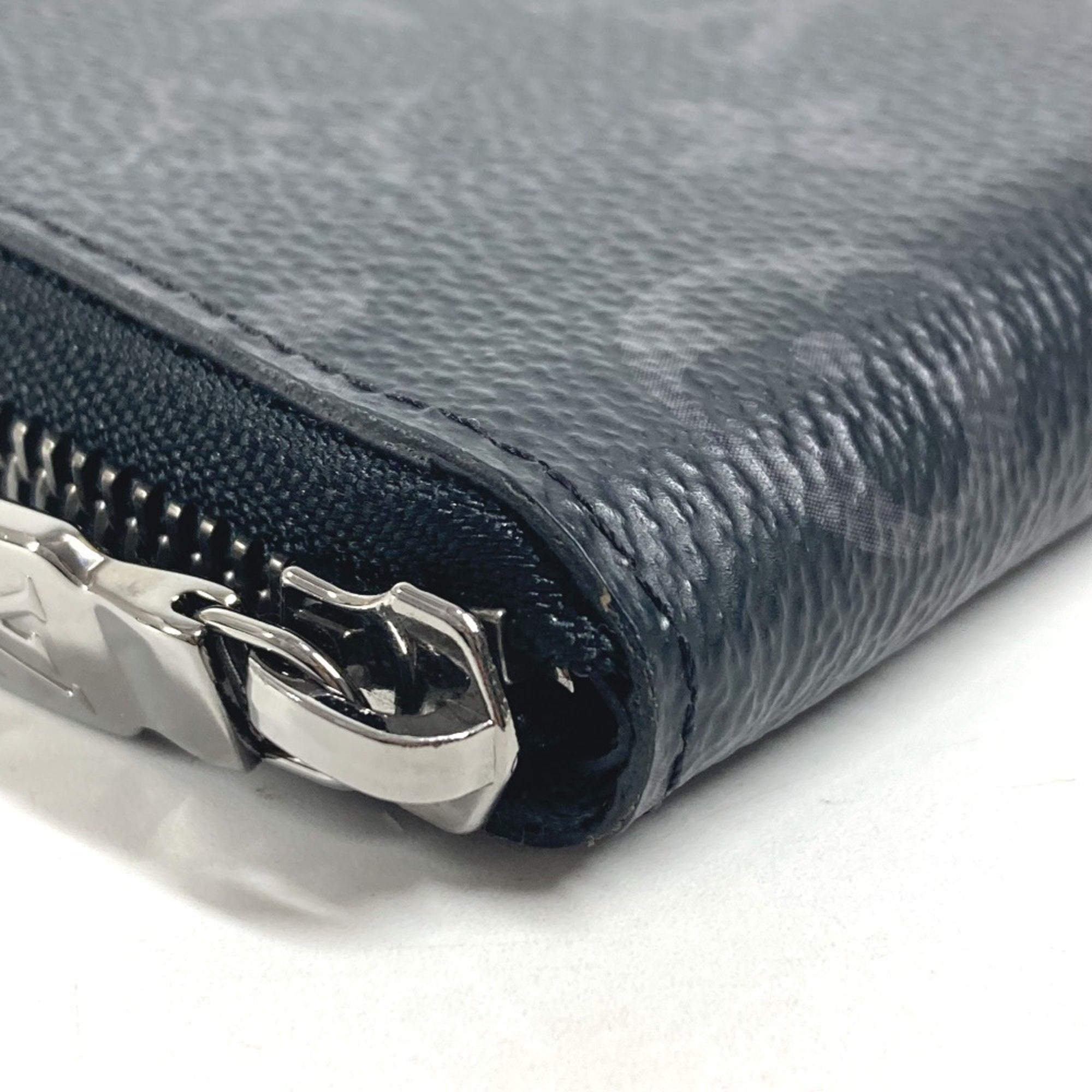 Louis Vuitton Black Monogram Eclipse Canvas Long Wallet (Bi-Fold) (Pre-Owned)