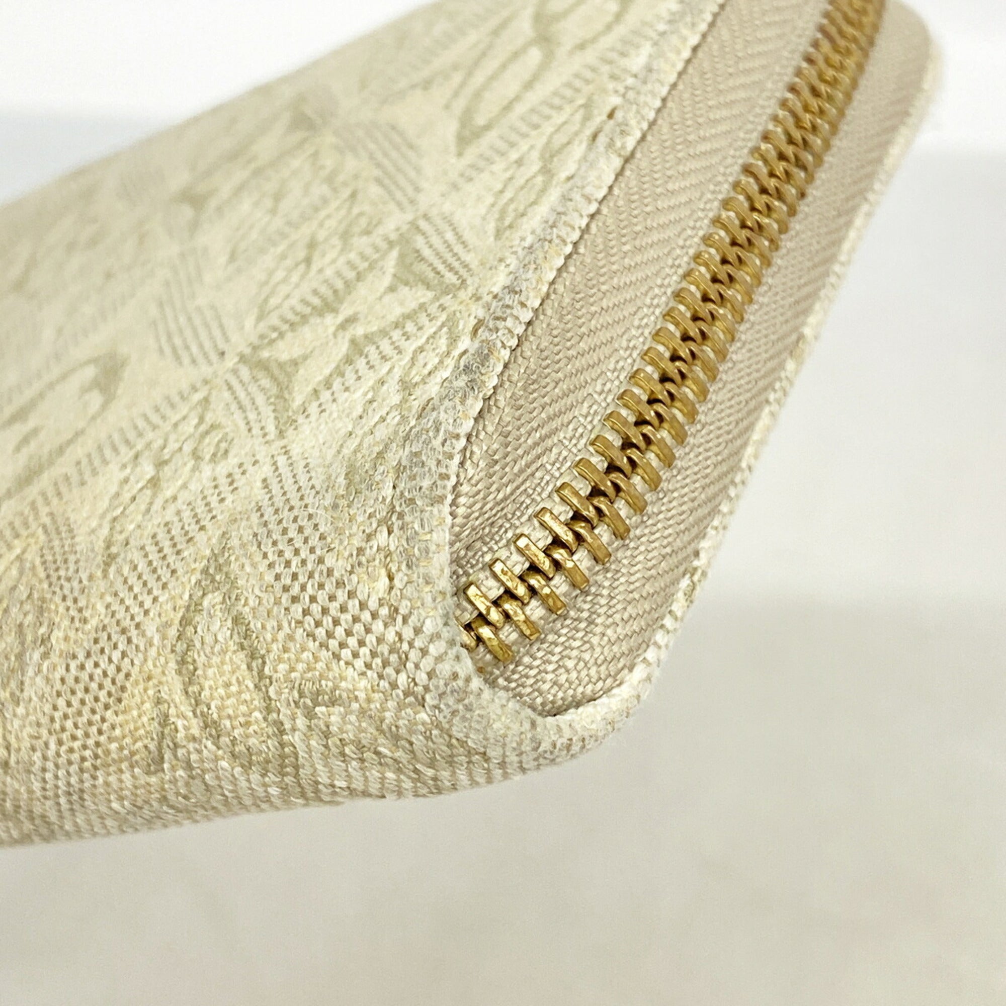 Louis Vuitton Gray White Long Wallet (Bi-Fold) (Pre-Owned)