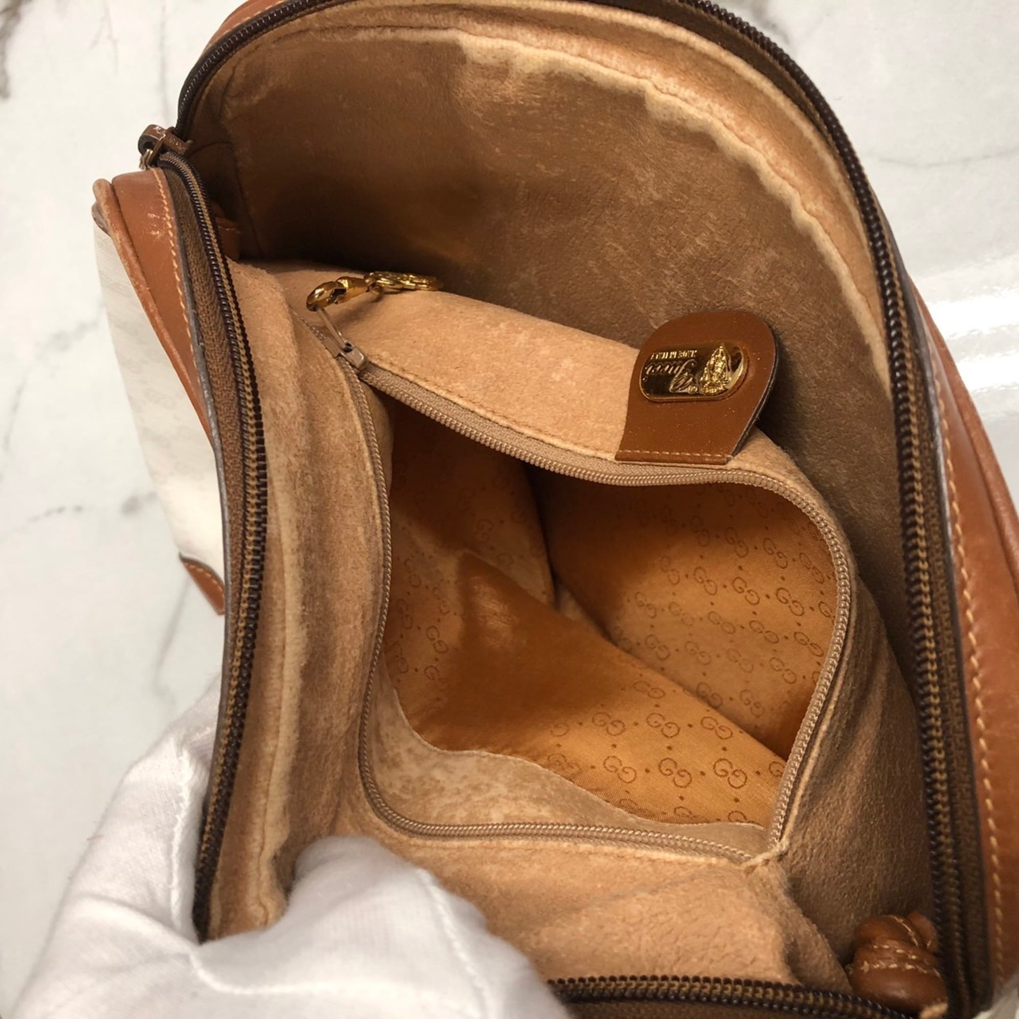 Gucci Microguccissima White Micro Gg Leather Shoulder Bag (Pre-Owned)