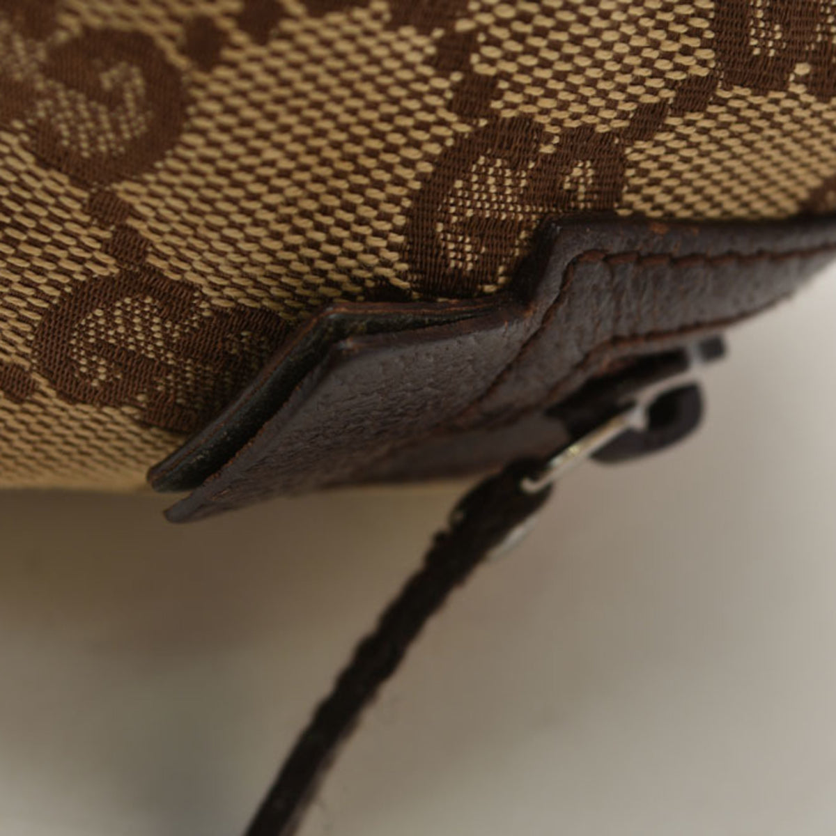 Gucci Beige Brown Gg Canvas Pouch (Pre-Owned)