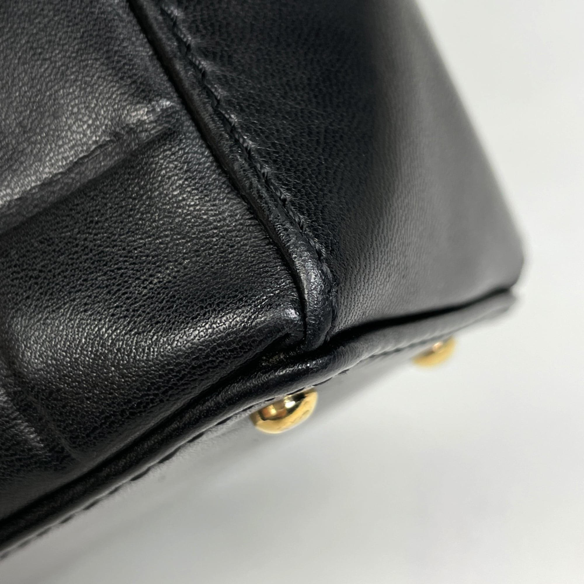 Chanel Black Leather Handbag Shoulder Bag (Pre-Owned)