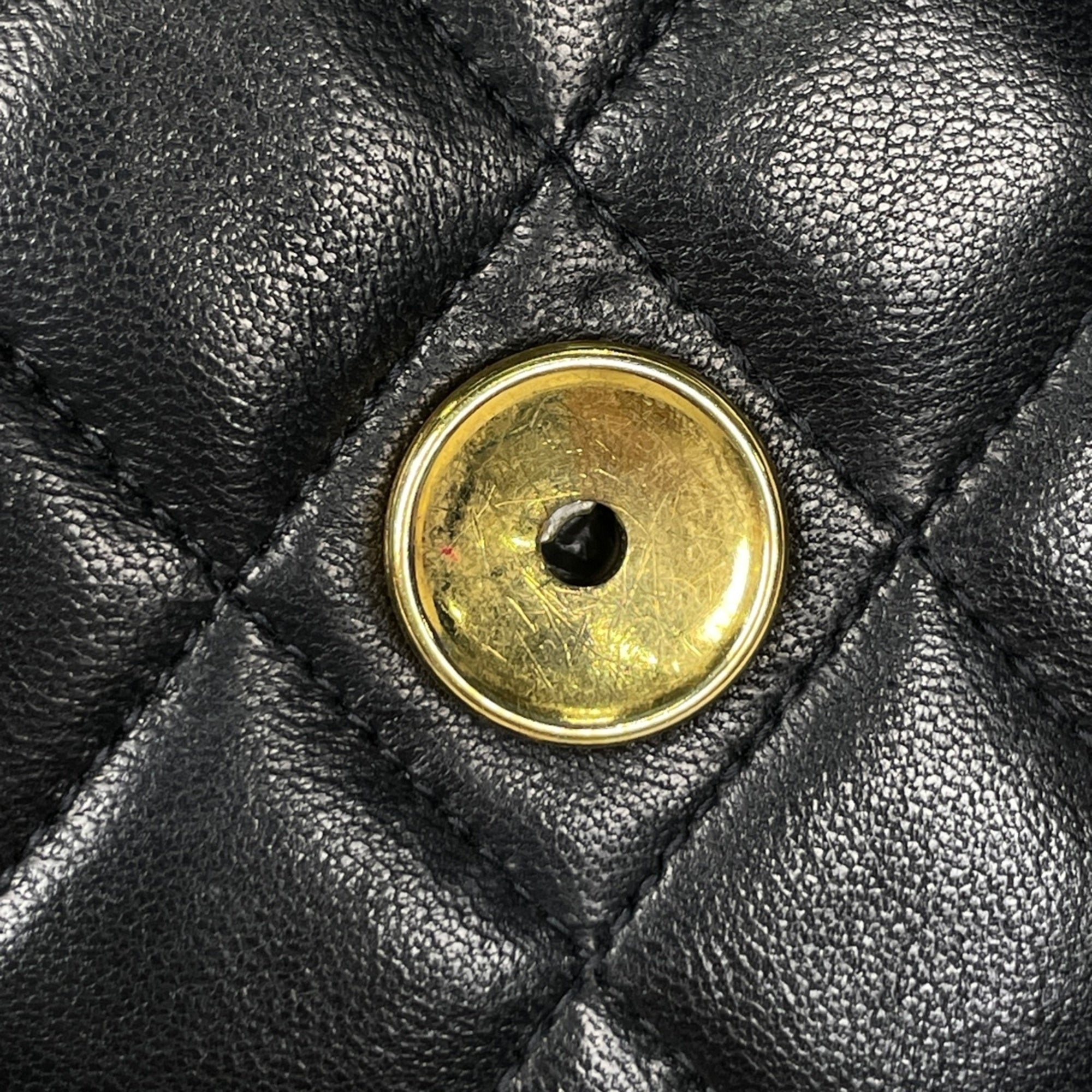 Chanel Black Leather Shoulder Bag (Pre-Owned)