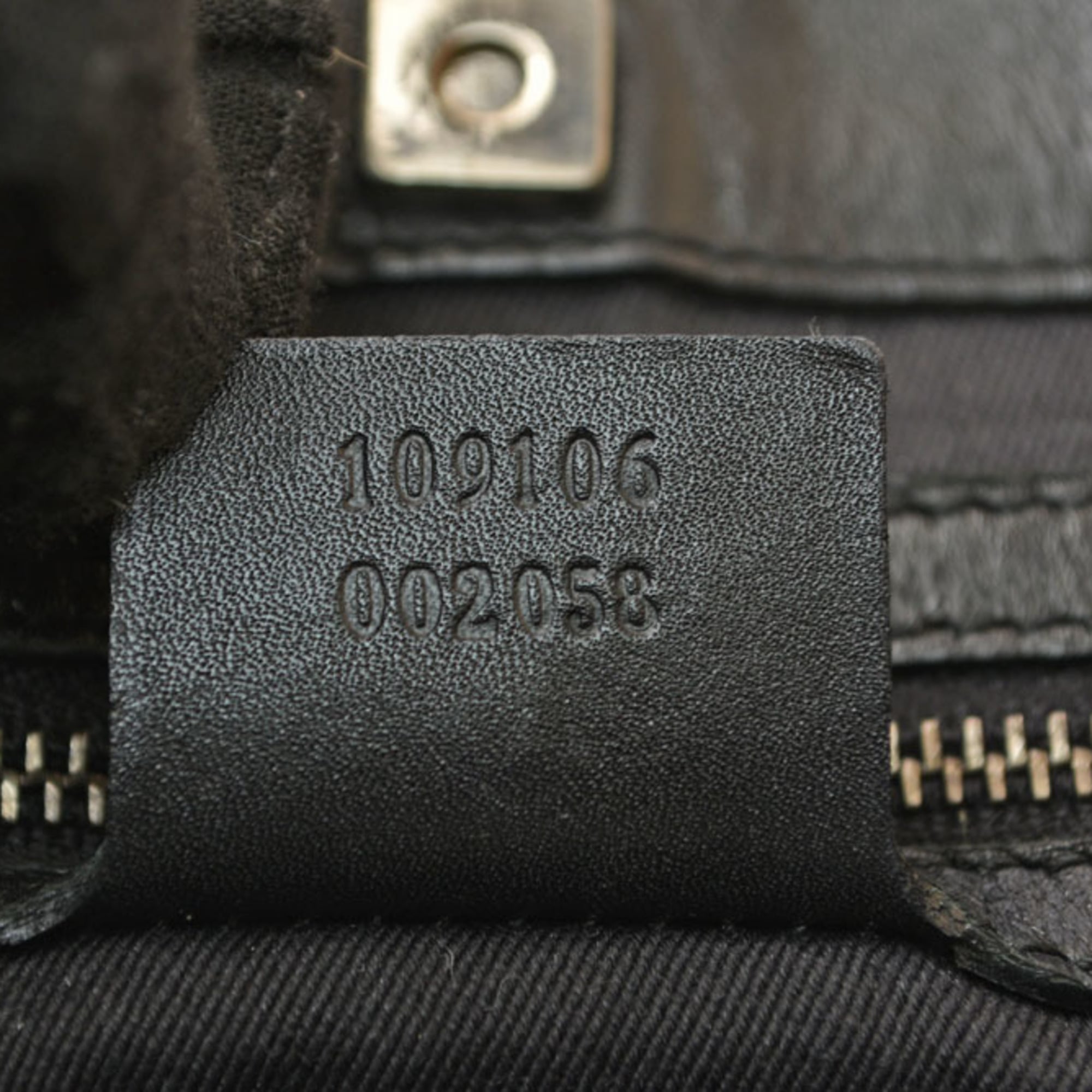 Gucci Black Gg Canvas Shoulder Bag (Pre-Owned)