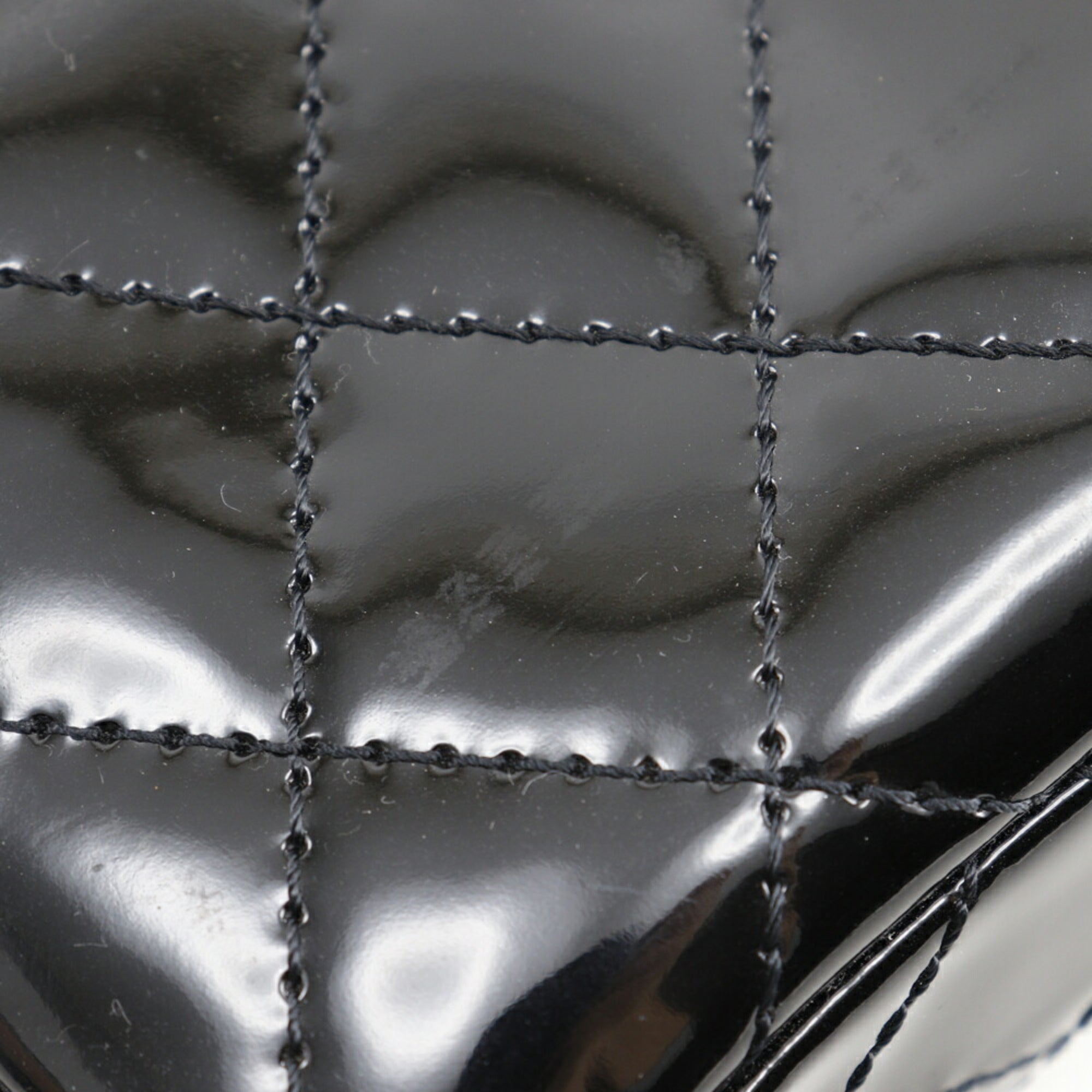 Chanel Black Patent Leather Shoulder Bag (Pre-Owned)