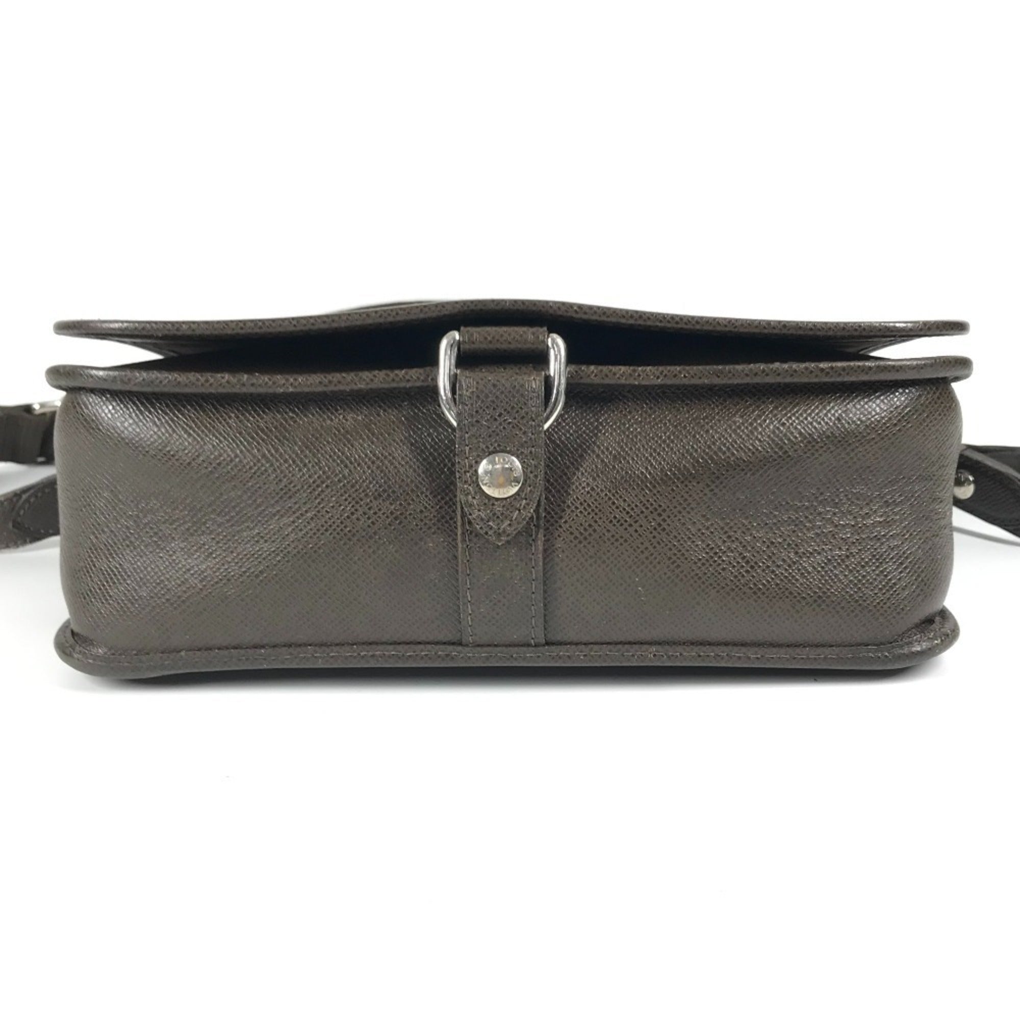 Louis Vuitton Brown Grizzly Taiga Leather Messenger Bag Shoulder Bag (Pre-Owned)