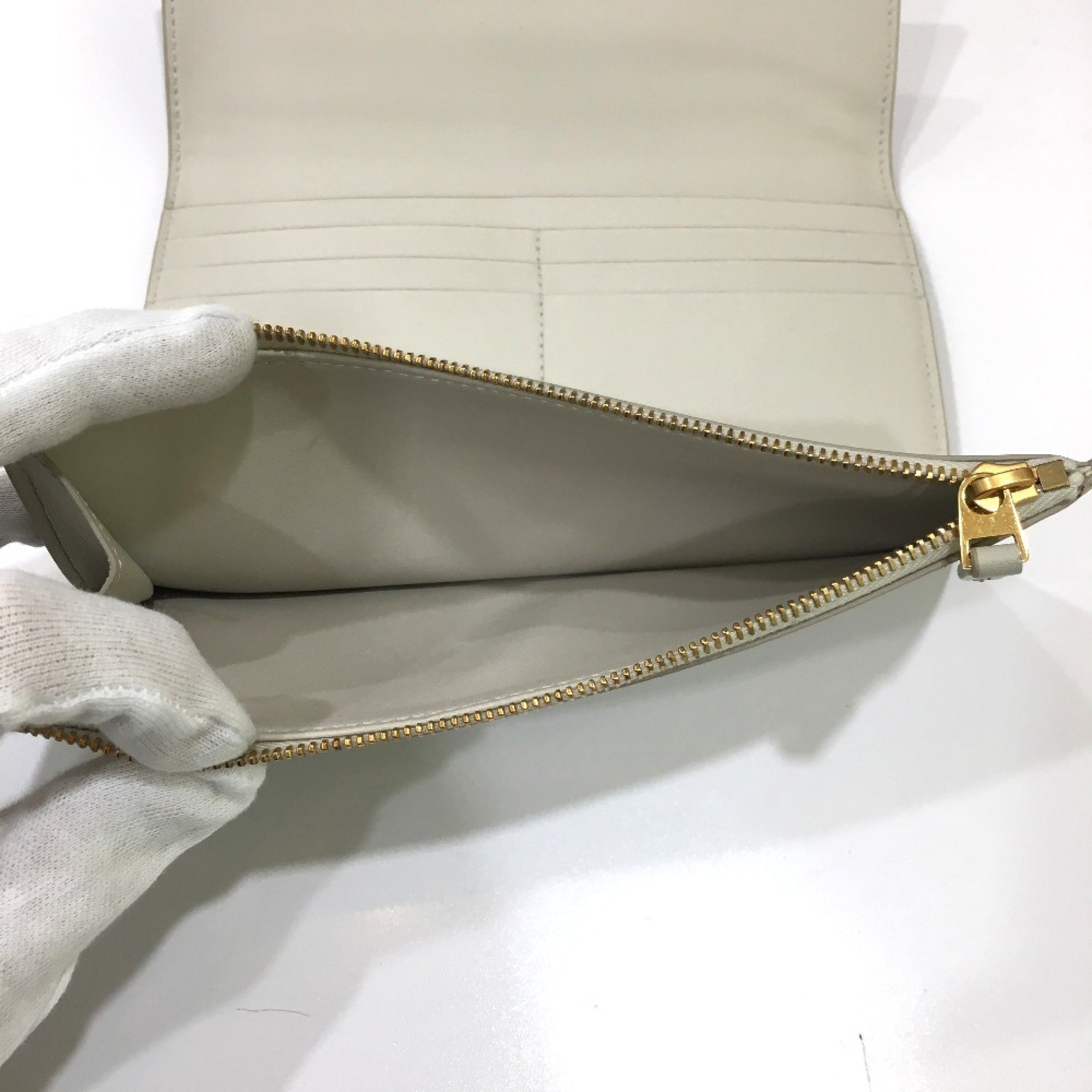 Bottega Veneta Off-White Leather Long Wallet (Tri-Fold) (Pre-Owned)
