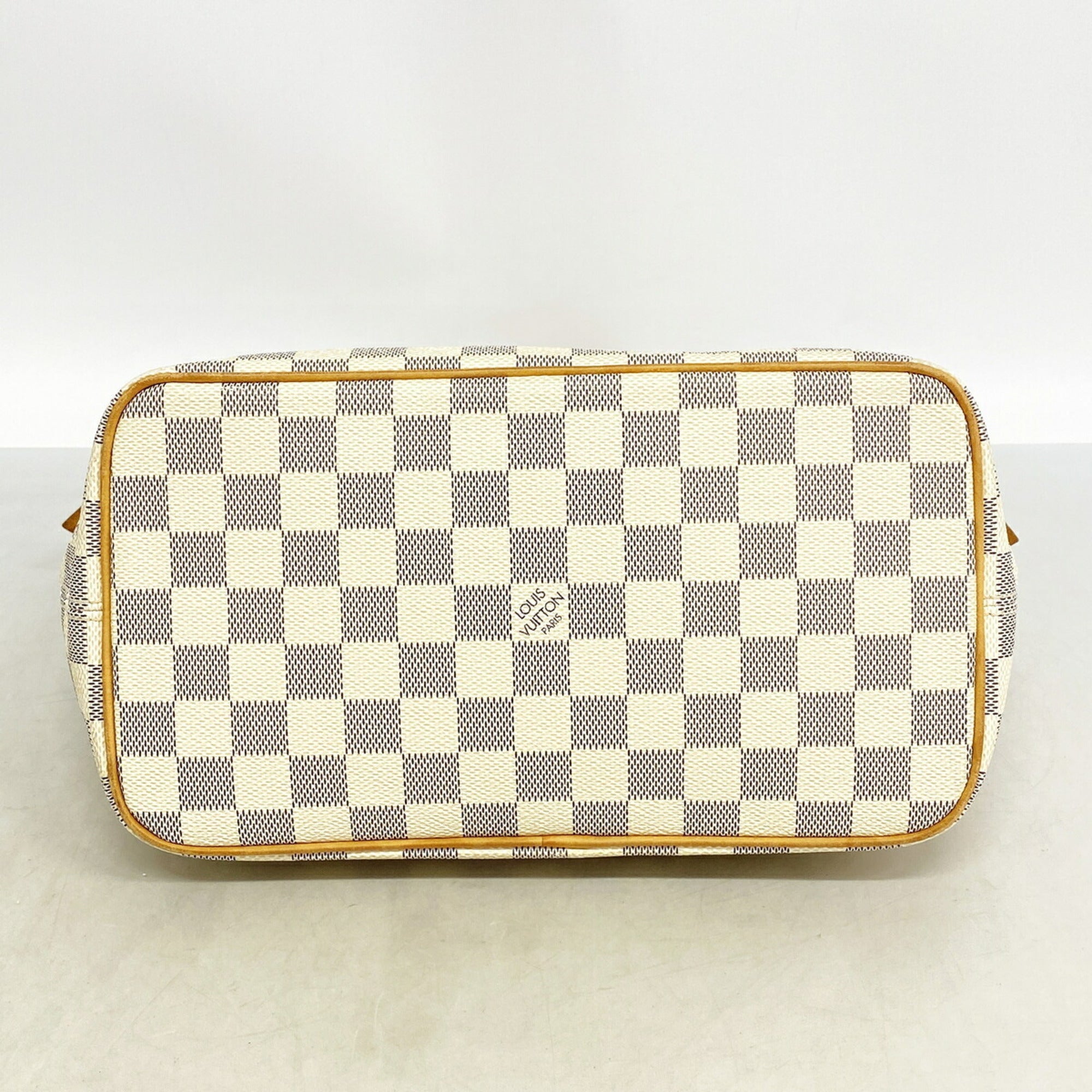Louis Vuitton White Handbag (Pre-Owned)