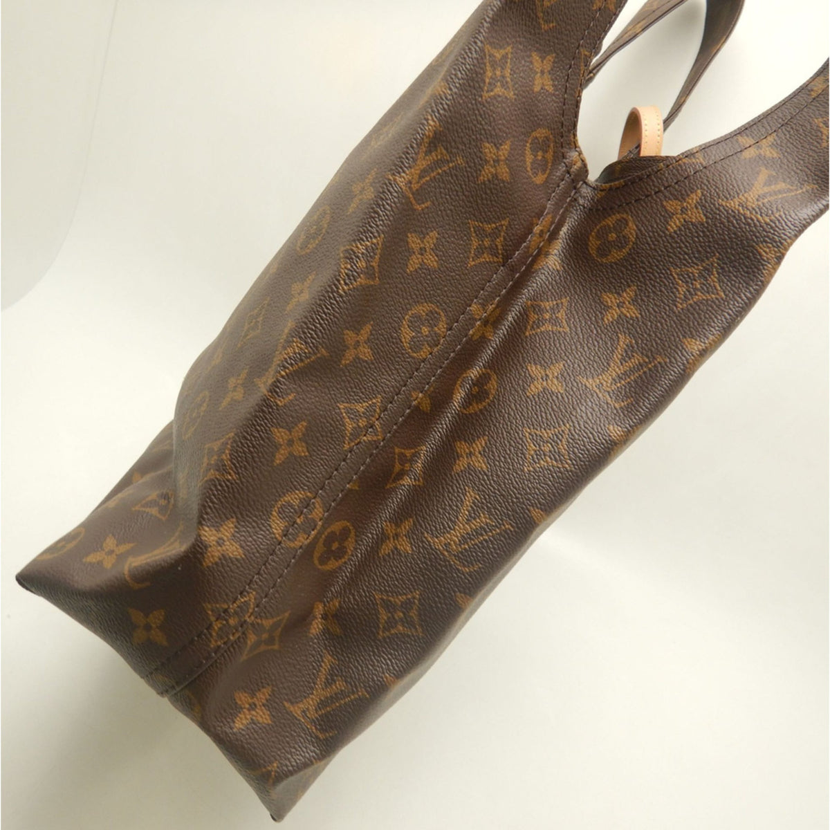 Louis Vuitton Brown Monogram Pouch Shoulder Bag (Pre-Owned)
