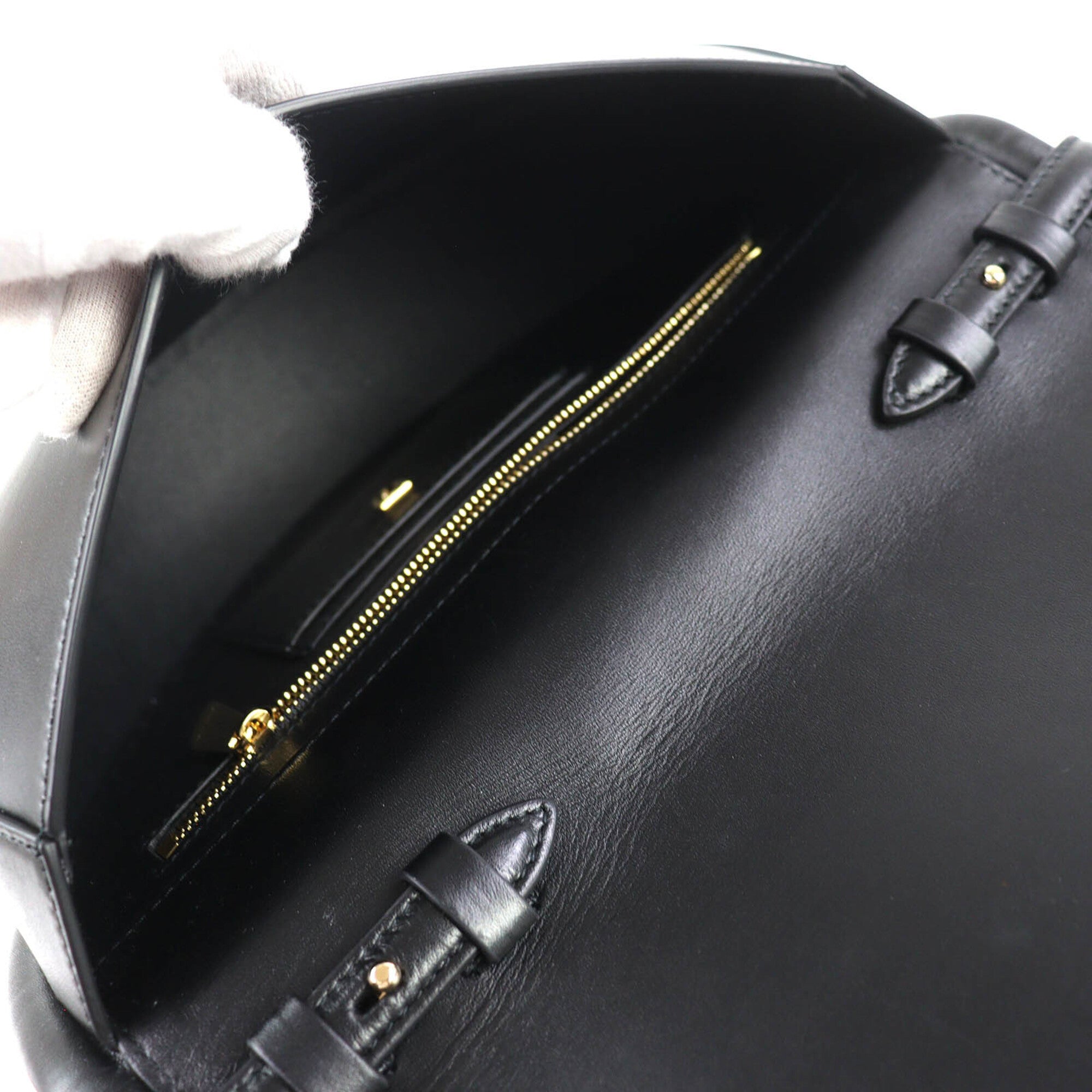 Salvatore Ferragamo Black Leather Handbag Shoulder Bag (Pre-Owned)