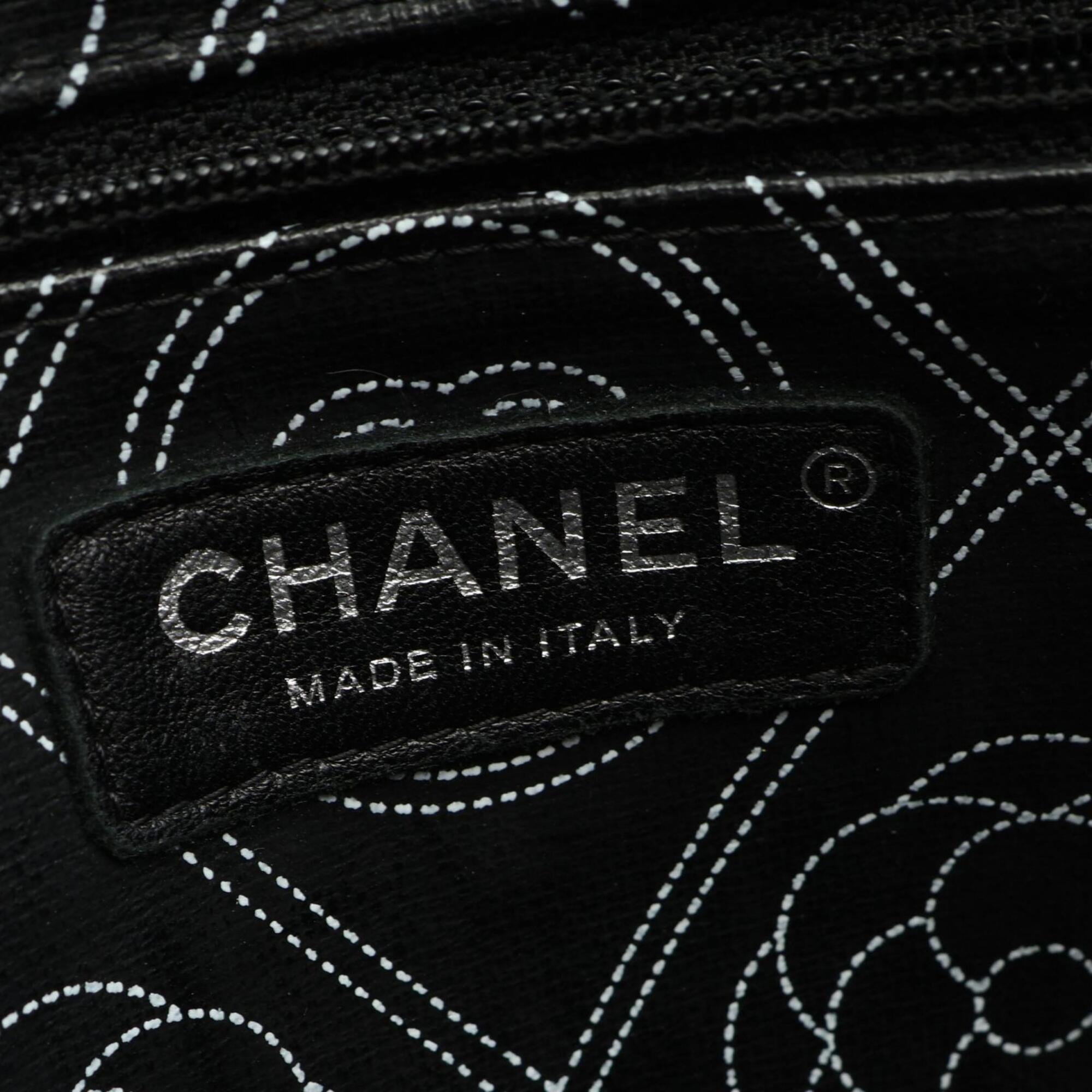 Chanel Black White Coated Canvas Pouch (Pre-Owned)