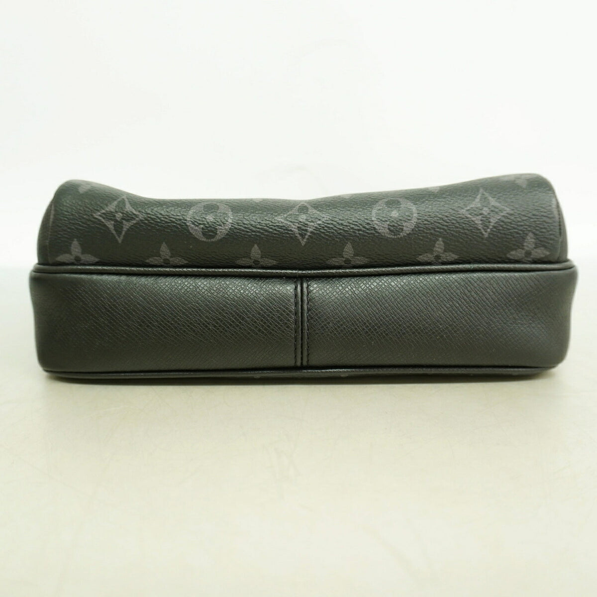 Louis Vuitton Black Shoulder Bag (Pre-Owned)
