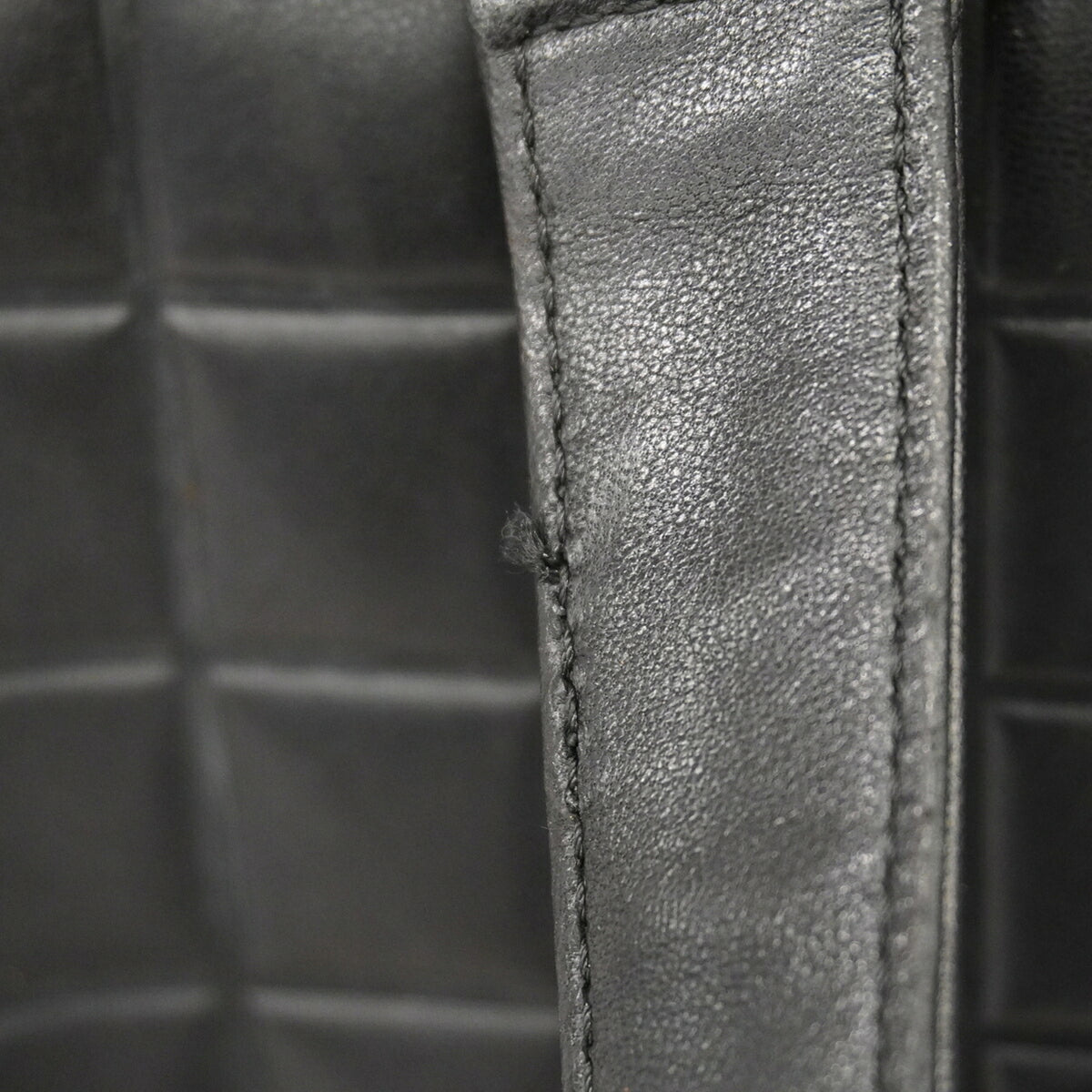 Chanel Black Leather Tote Bag (Pre-Owned)