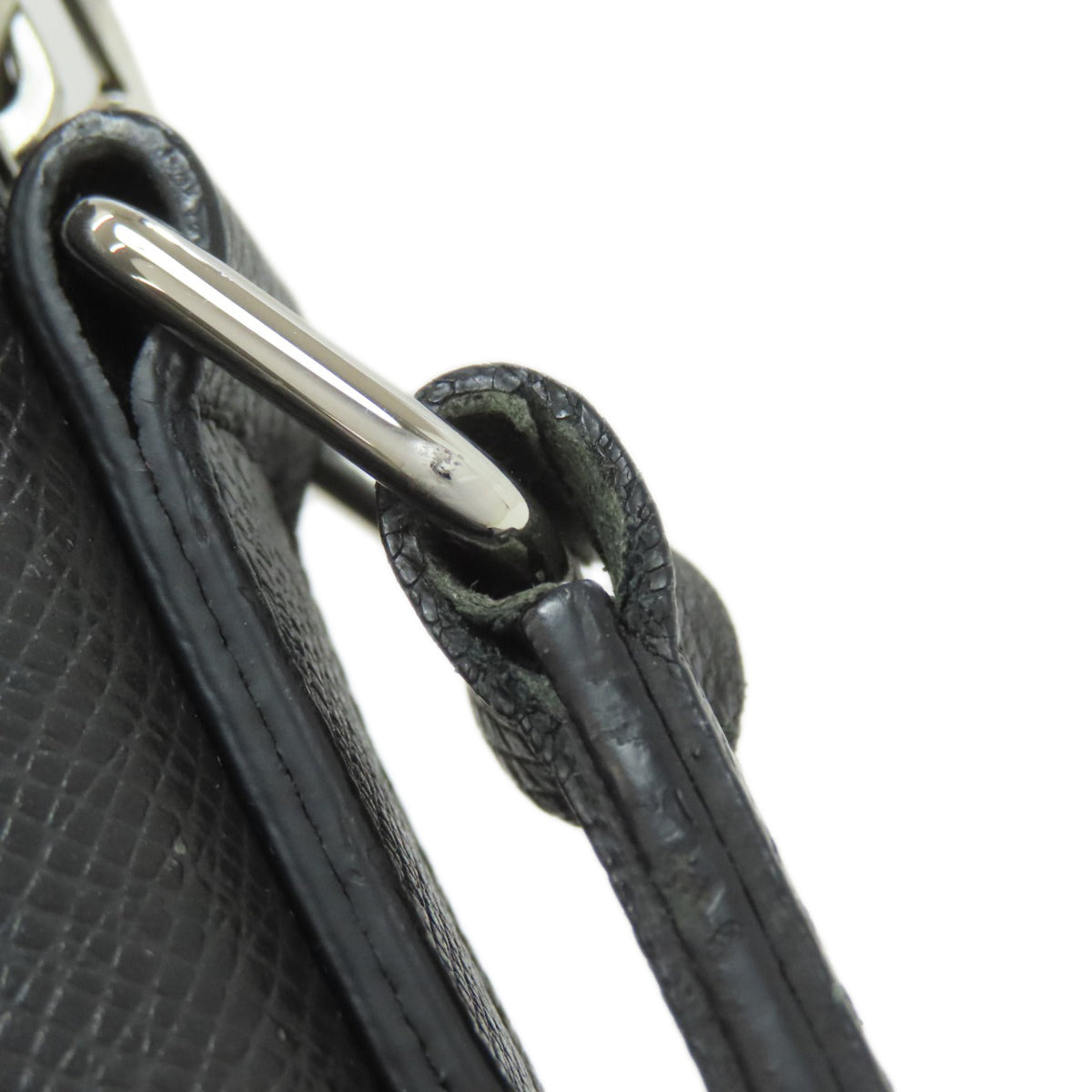 Louis Vuitton Gray Taiga Leather Shoulder Bag (Pre-Owned)
