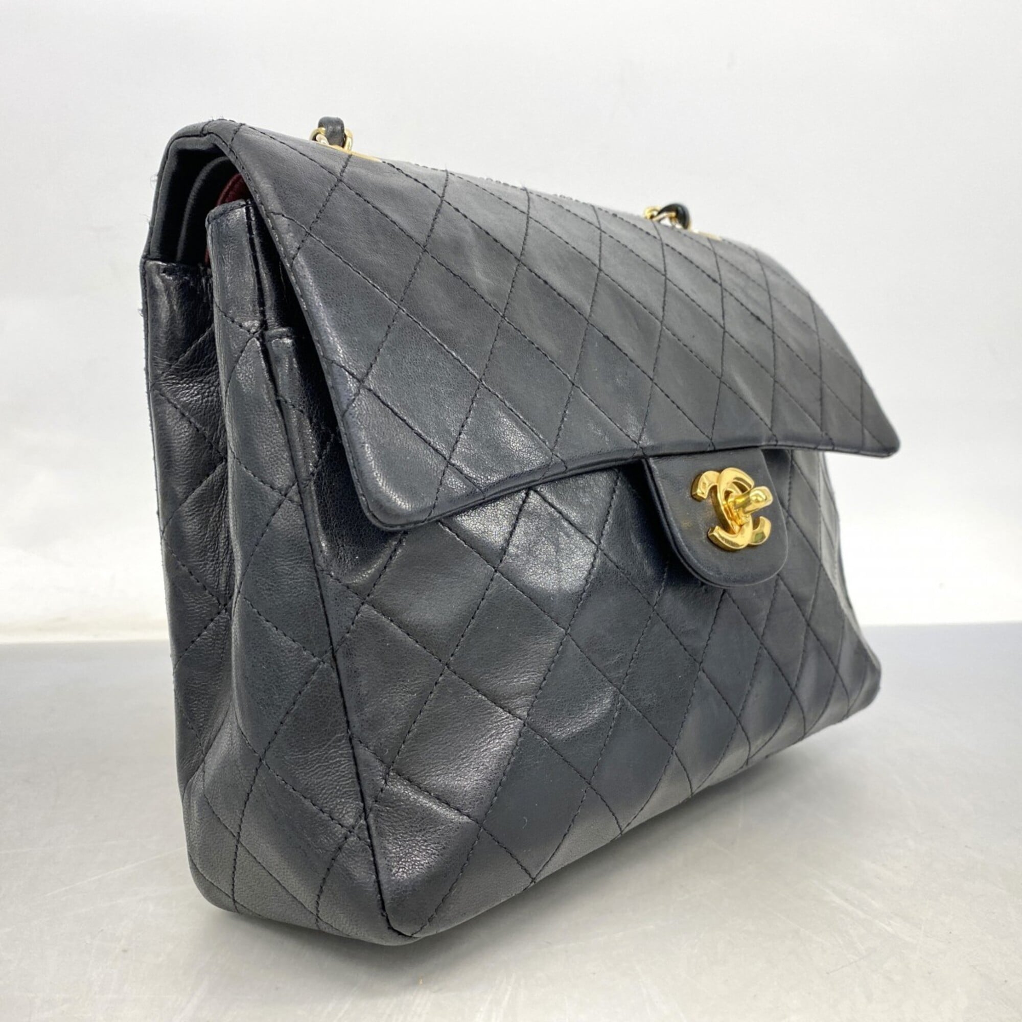 Chanel Black Leather Shoulder Bag (Pre-Owned)