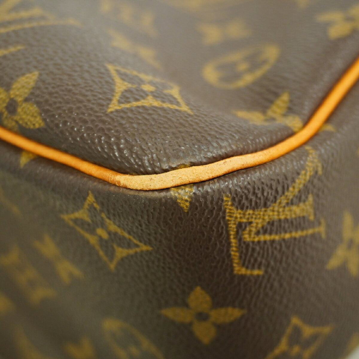 Louis Vuitton Brown Shoulder Bag (Pre-Owned)