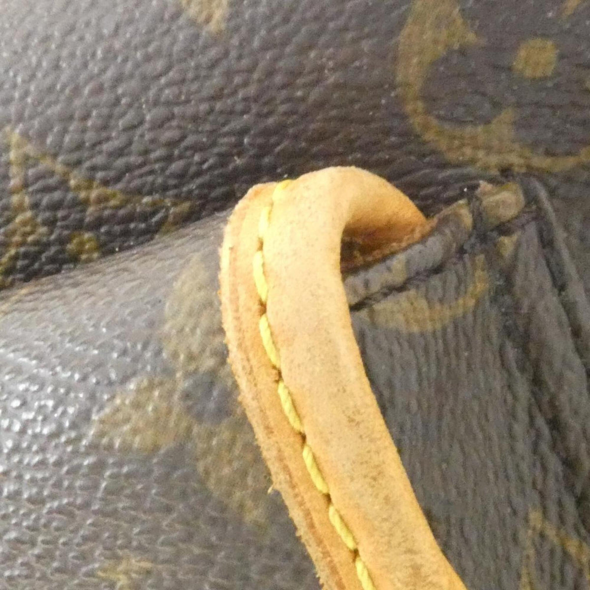 Louis Vuitton Marron Coated Canvas Shoulder Bag (Pre-Owned)