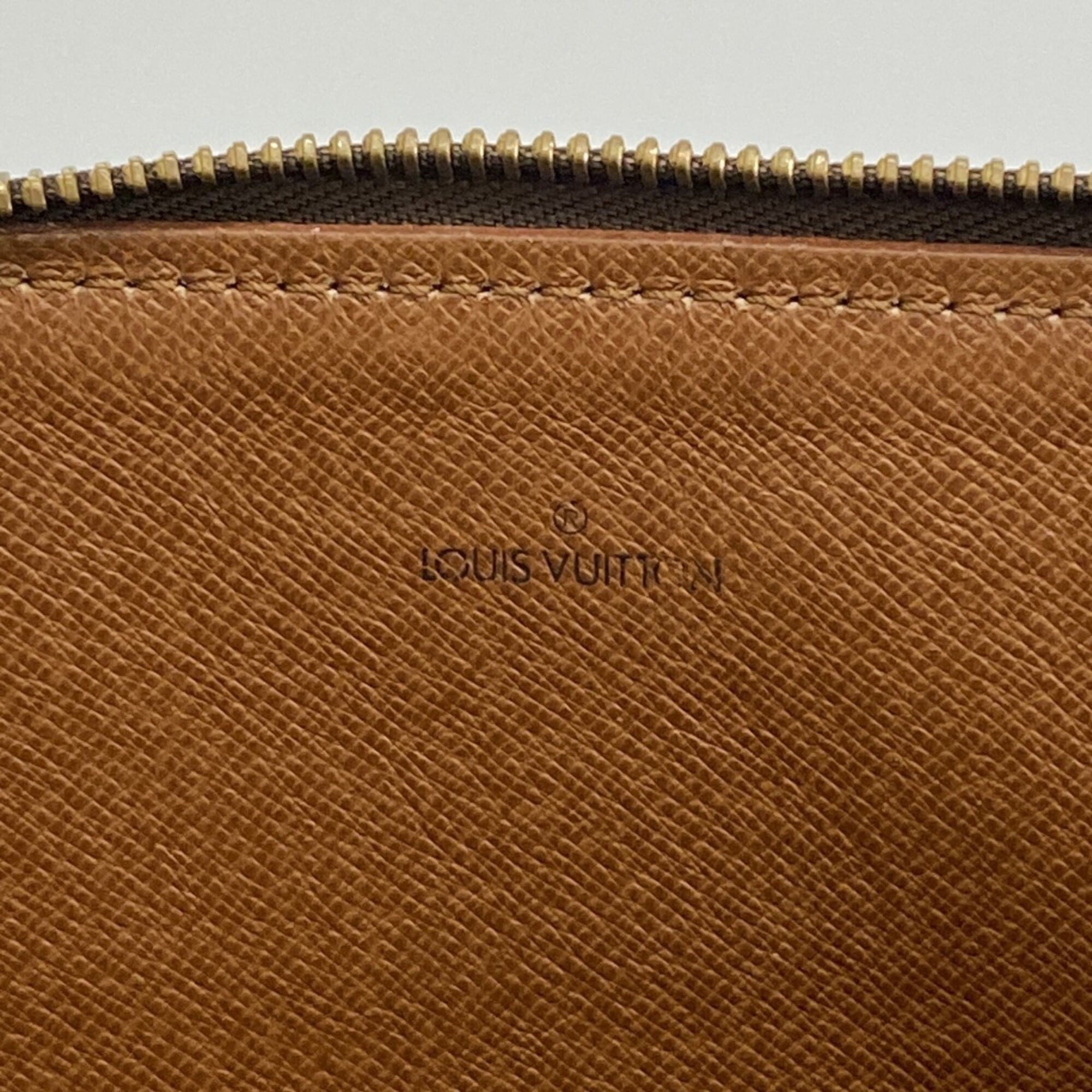 Louis Vuitton Brown Clutch Bag (Pre-Owned)