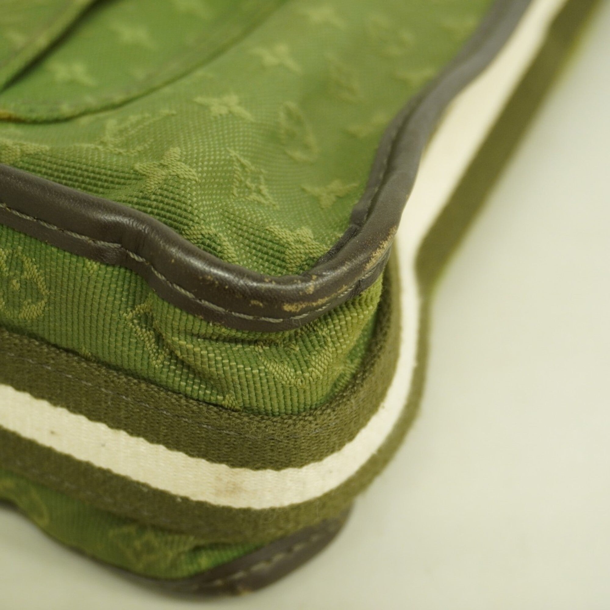 Louis Vuitton Tst Khaki Shoulder Bag (Pre-Owned)