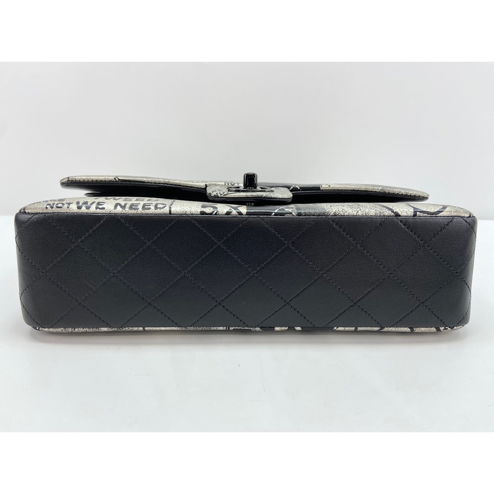 Chanel Black Shoulder Bag (Pre-Owned)