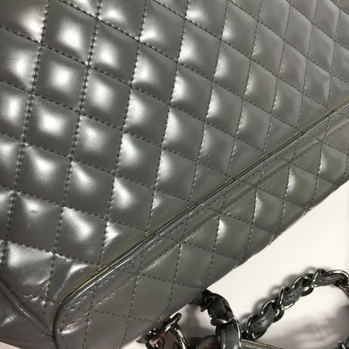 Chanel Gray Leather Handbag Shoulder Bag (Pre-Owned)