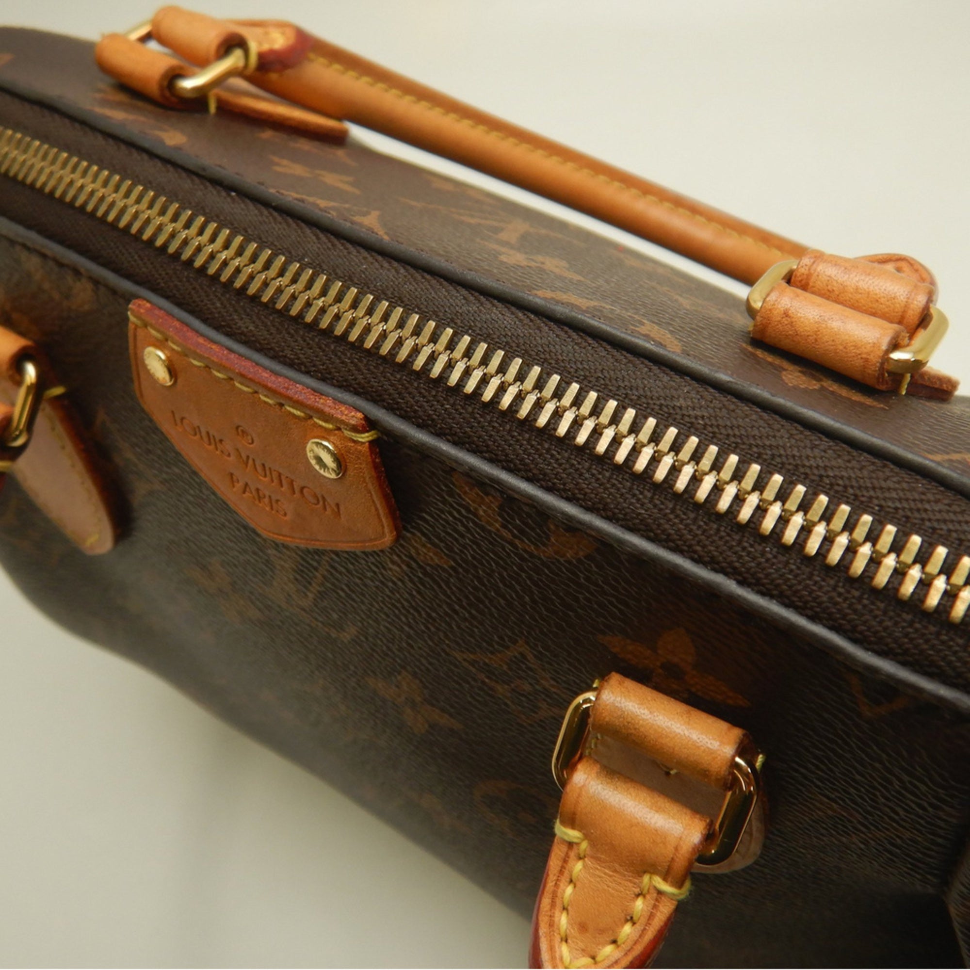 Louis Vuitton Brown Monogram Monogram Canvas Handbag (Pre-Owned)