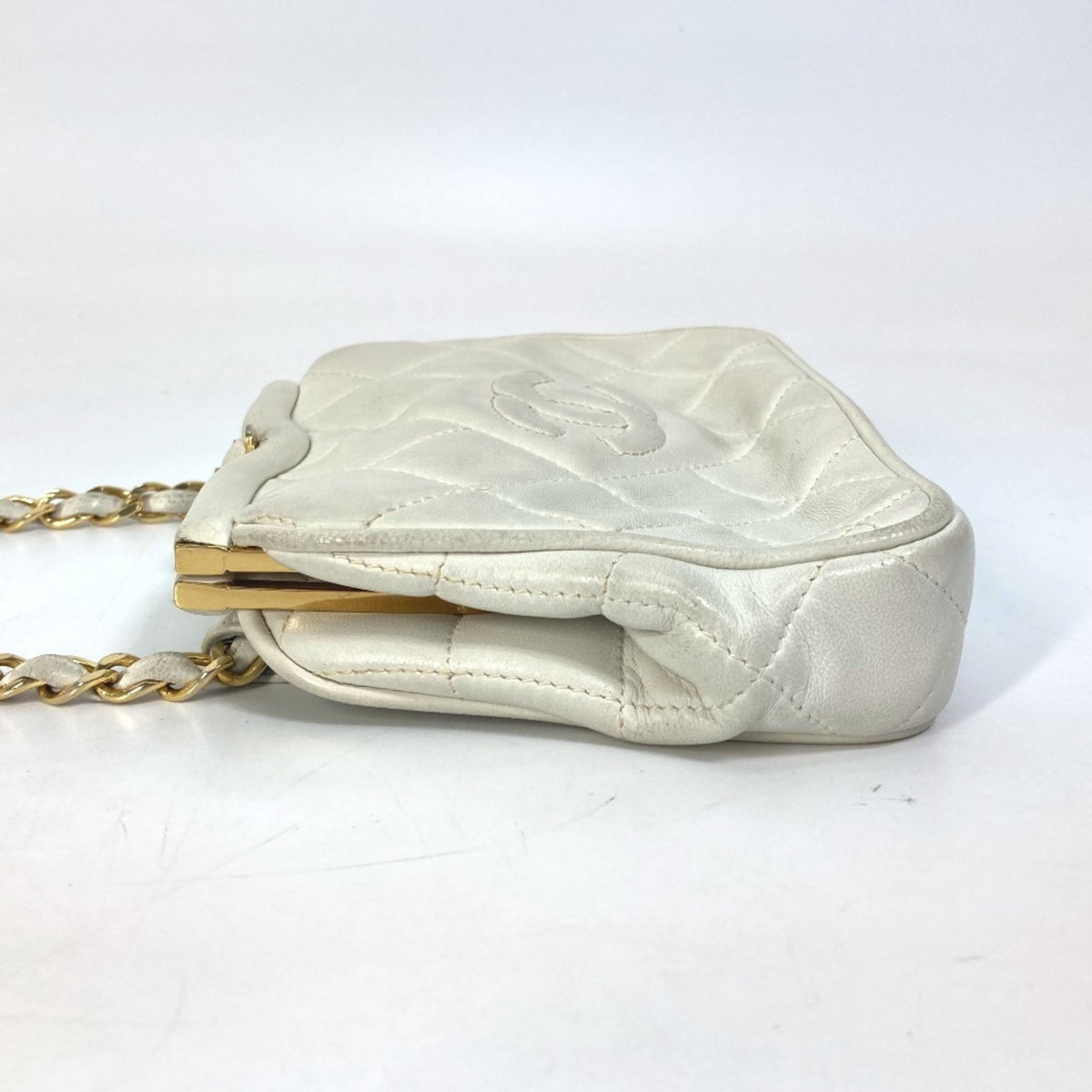 Chanel White Leather Fanny Pack (Pre-Owned)