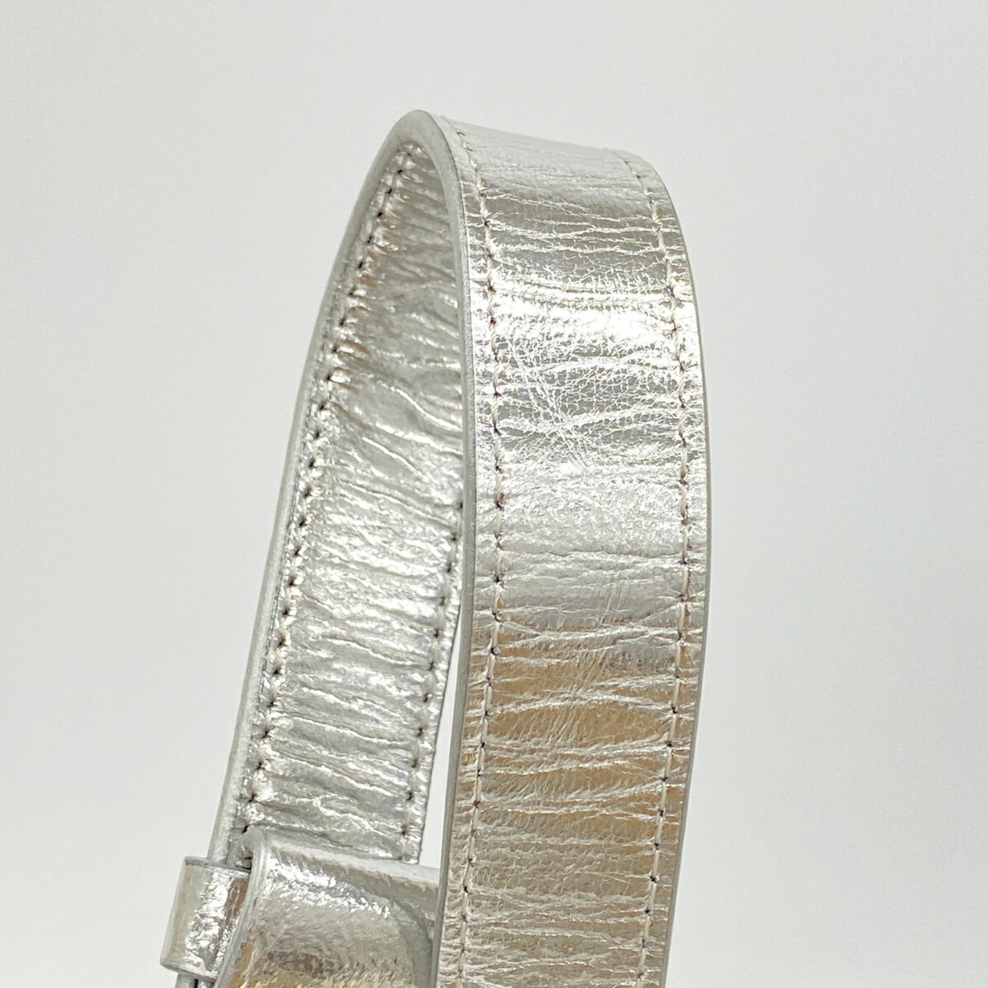 Chanel Silver Leather Shoulder Bag (Pre-Owned)