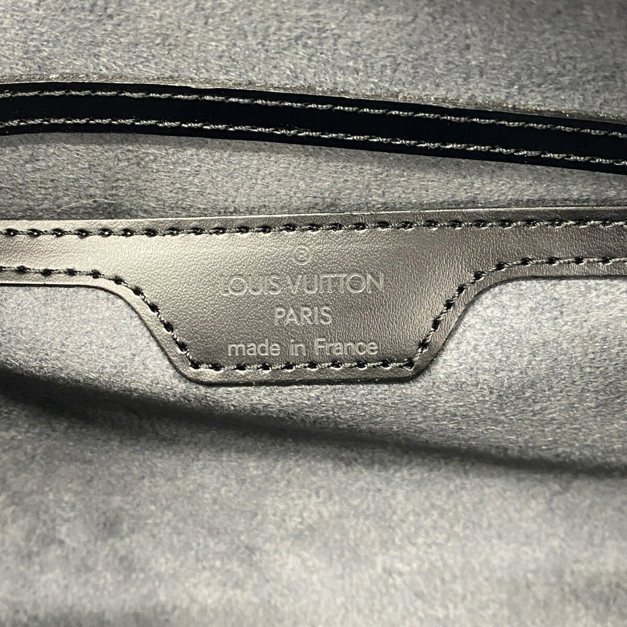 Louis Vuitton Noir Handbag (Pre-Owned)