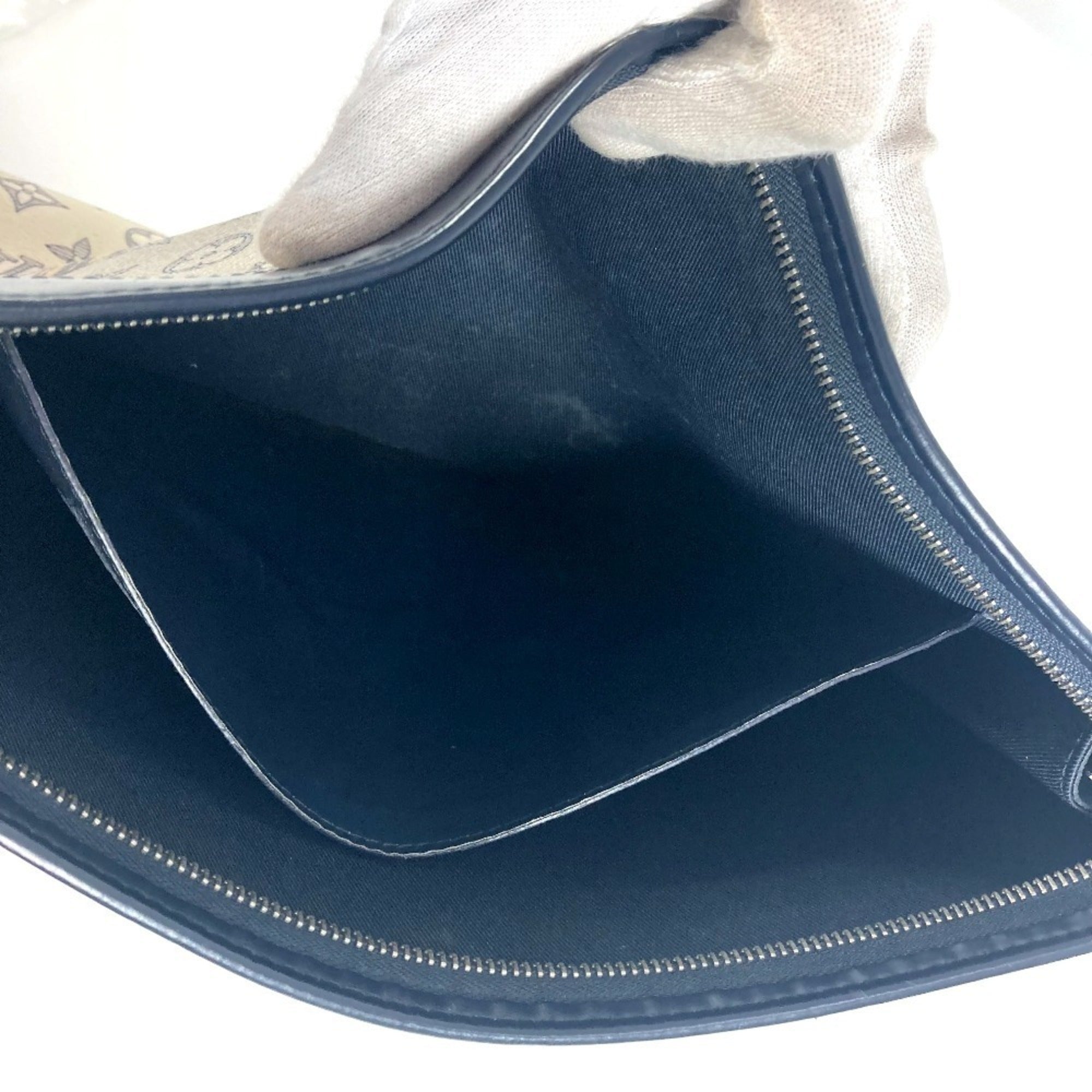 Louis Vuitton Navy White Leather Clutch Bag Pochette Pouch (Pre-Owned)