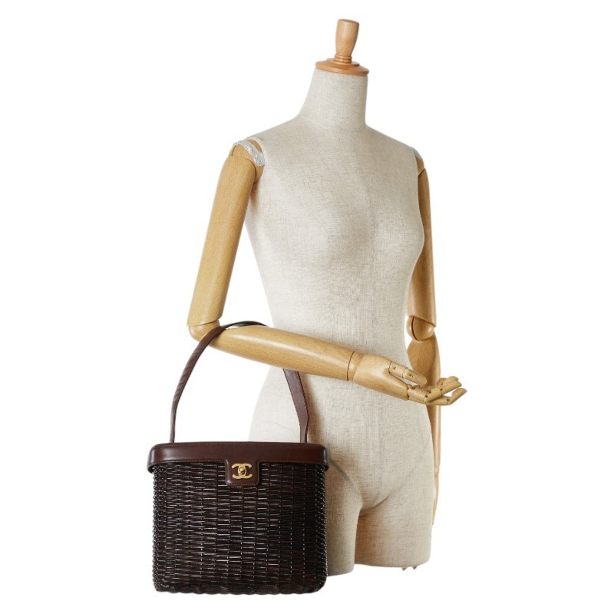 Chanel Brown Leather Handbag (Pre-Owned)