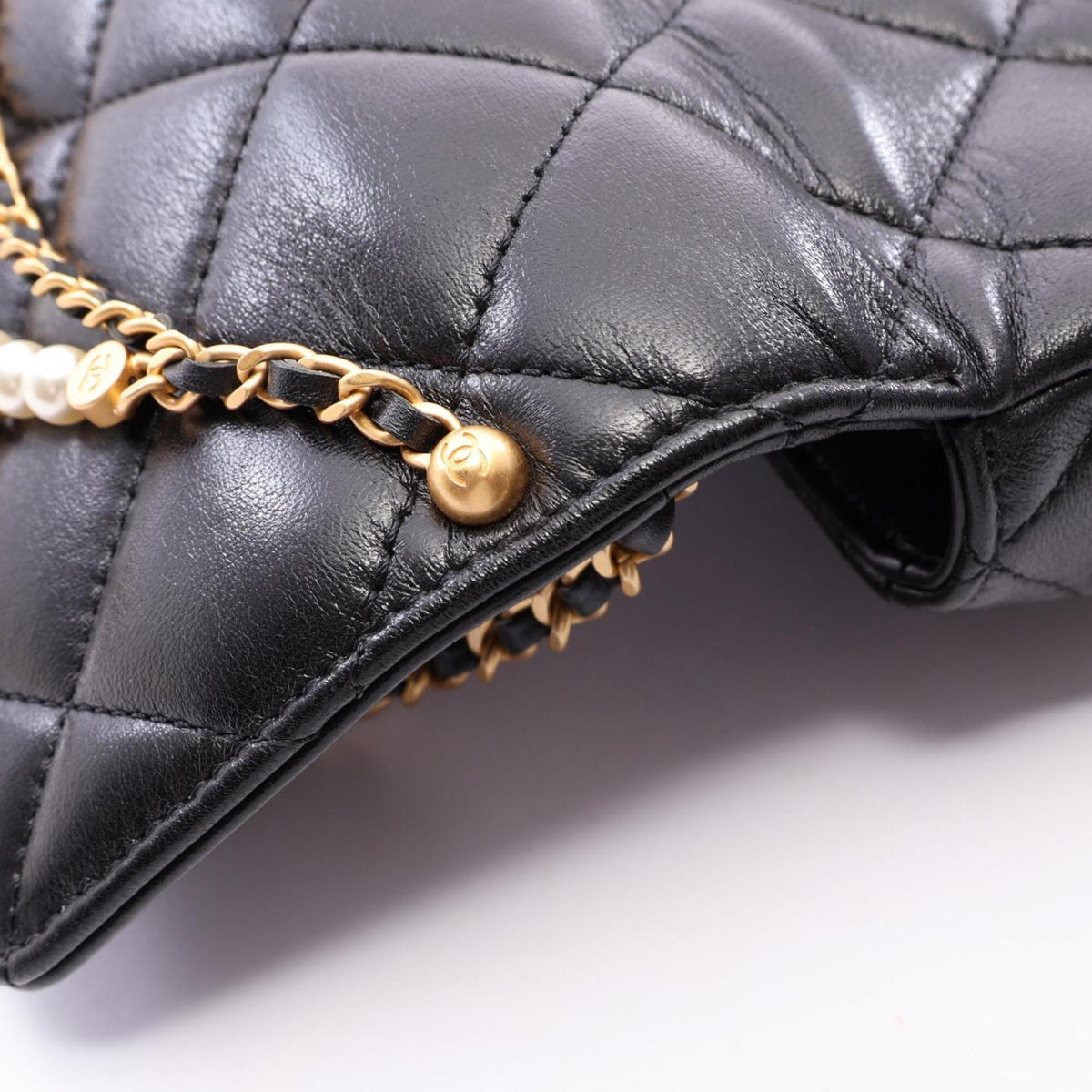 Chanel Black Leather Handbag Shoulder Bag (Pre-Owned)