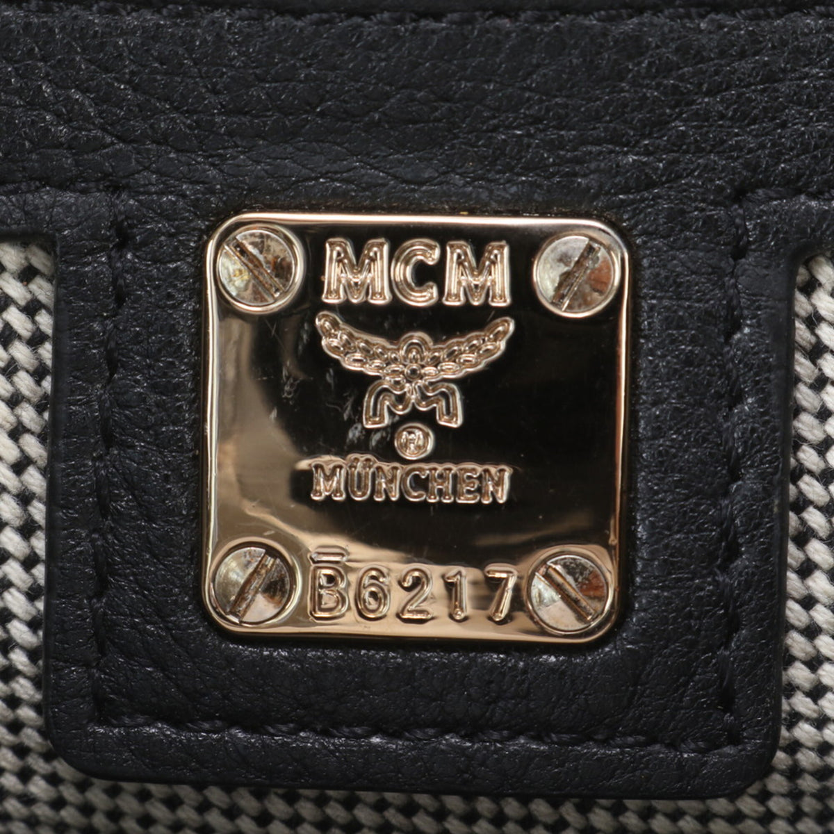 Mcm Black Gold Leather Shoulder Bag (Pre-Owned)