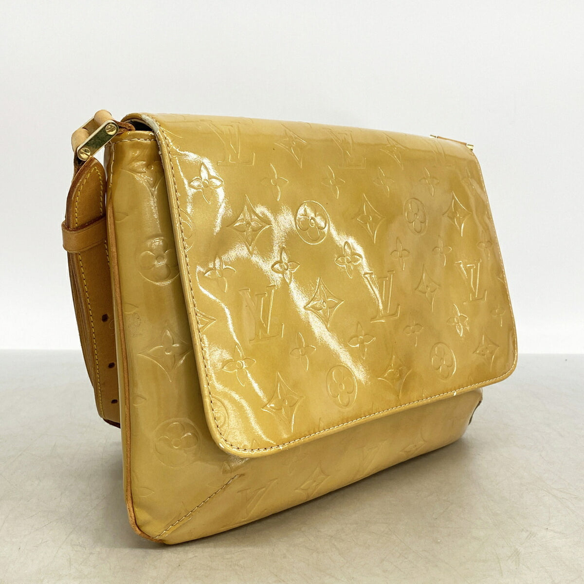 Louis Vuitton Beige Shoulder Bag (Pre-Owned)