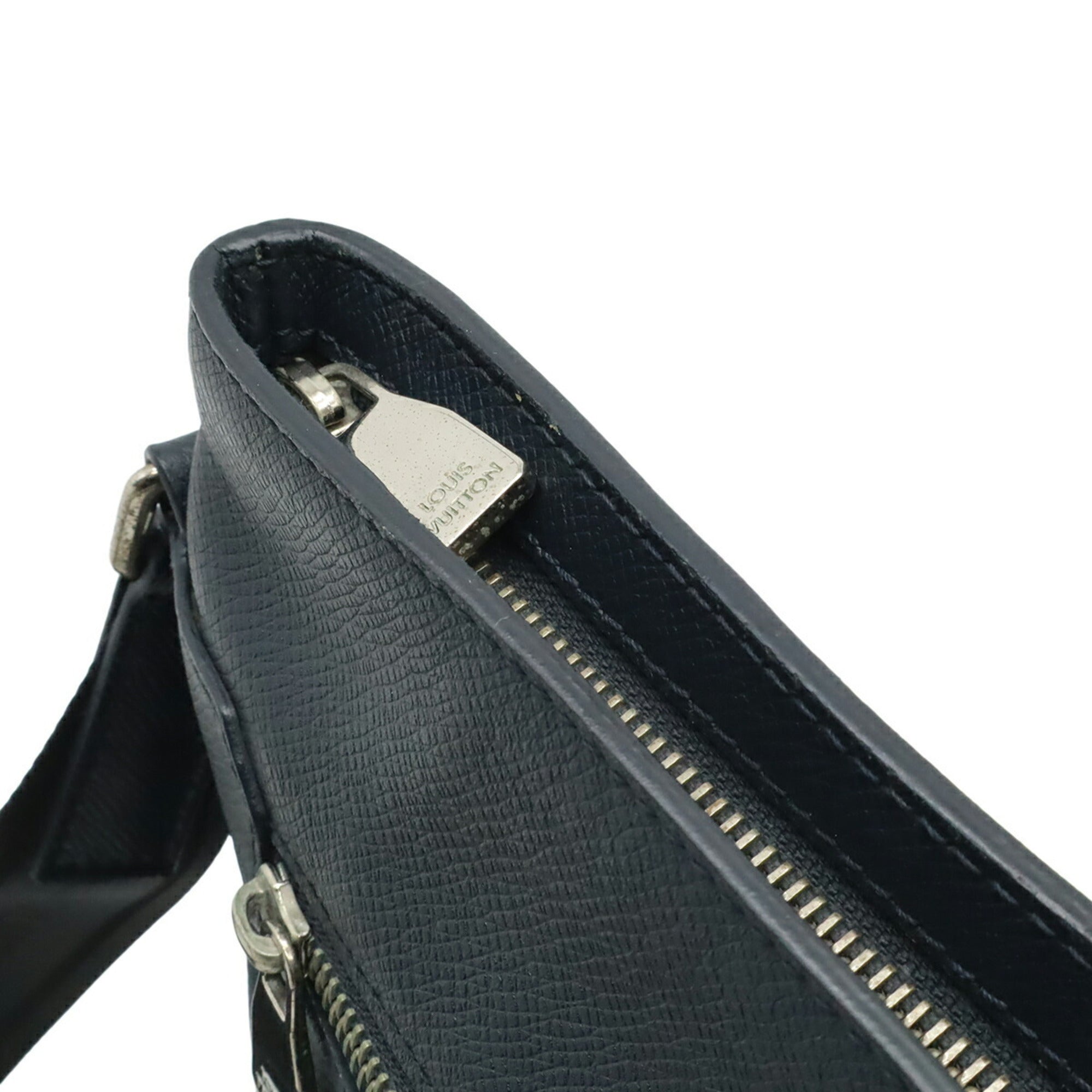 Louis Vuitton Boreal Taiga Leather Leather Shoulder Bag (Pre-Owned)
