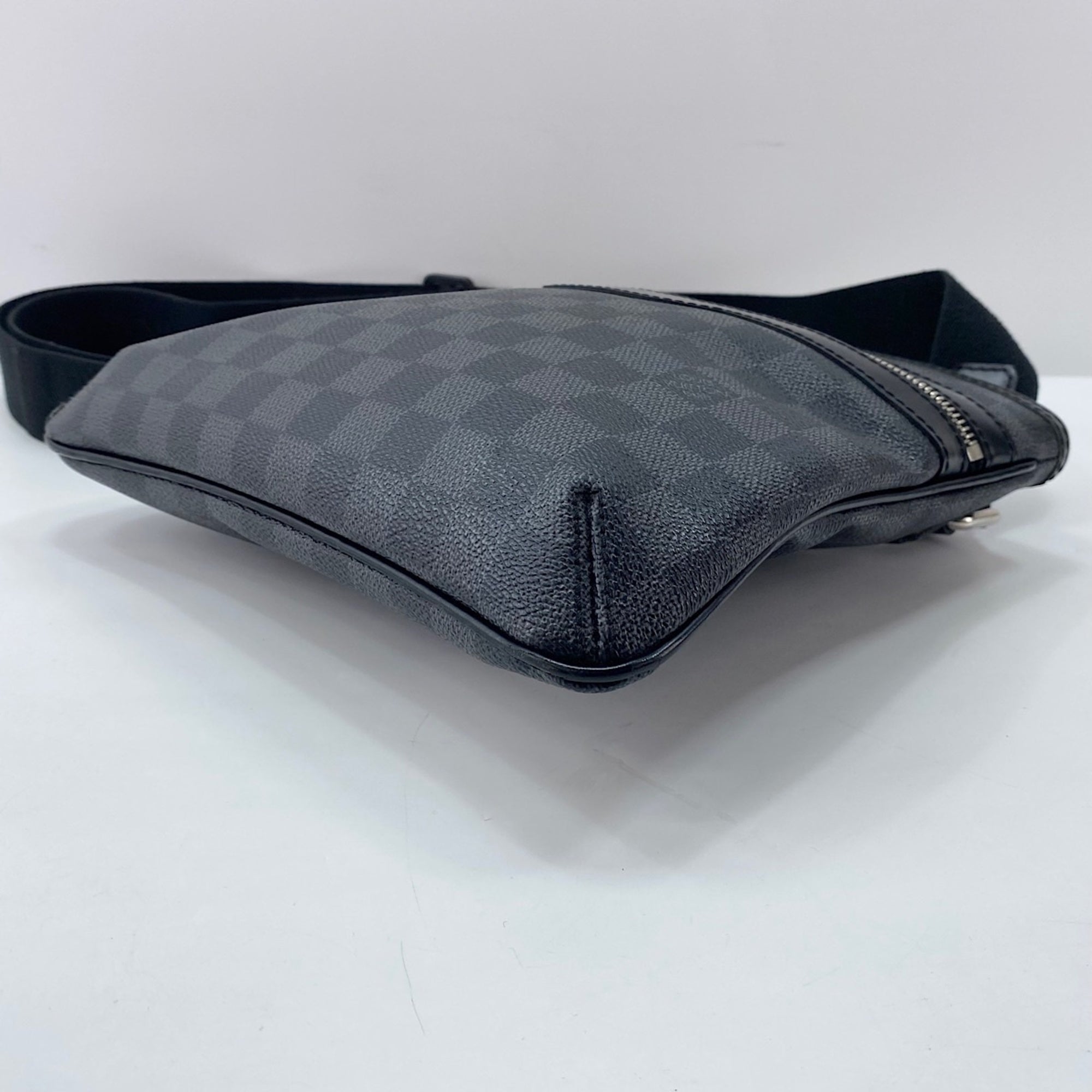 Louis Vuitton Black Shoulder Bag (Pre-Owned)