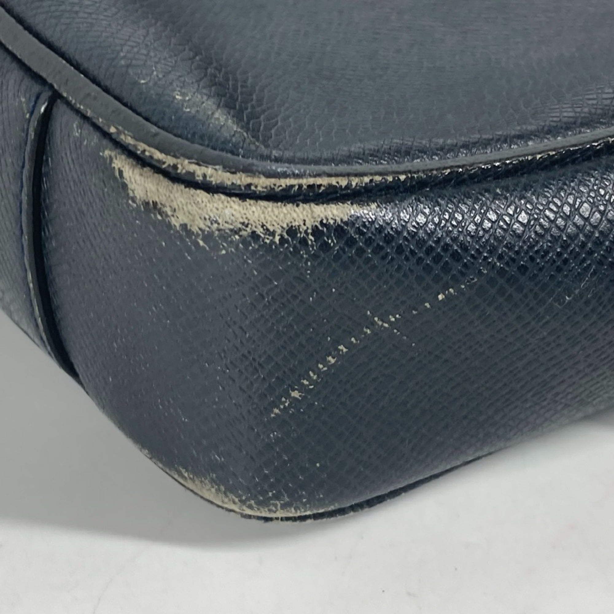 Louis Vuitton Boreal Dark Navy Taiga Leather Leather Briefcase (Pre-Owned)