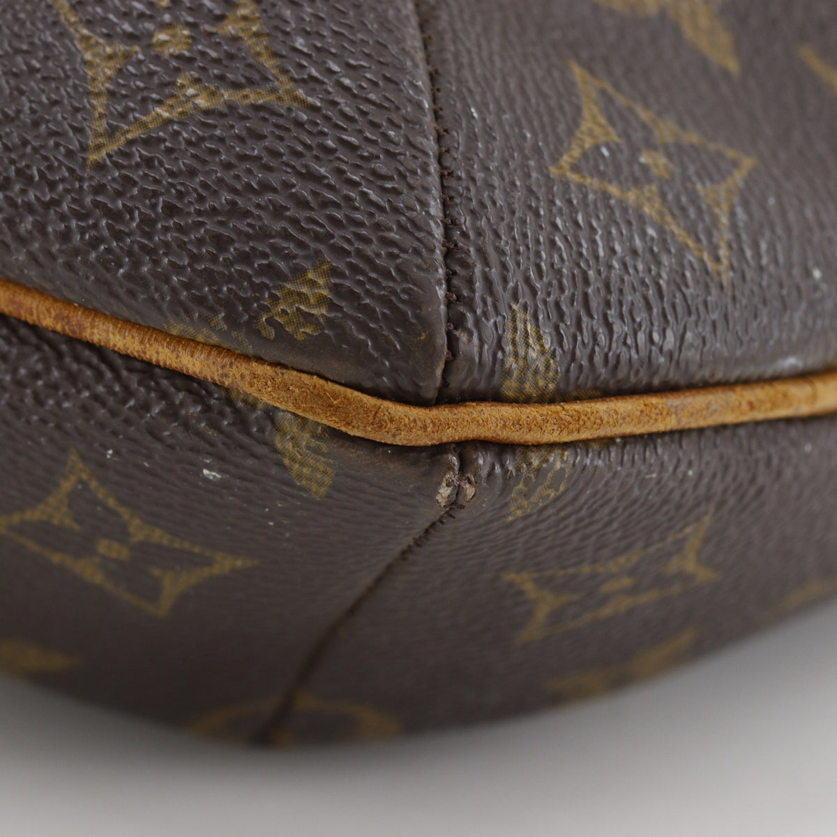 Louis Vuitton Brown Monogram Monogram Shoulder Bag (Pre-Owned)