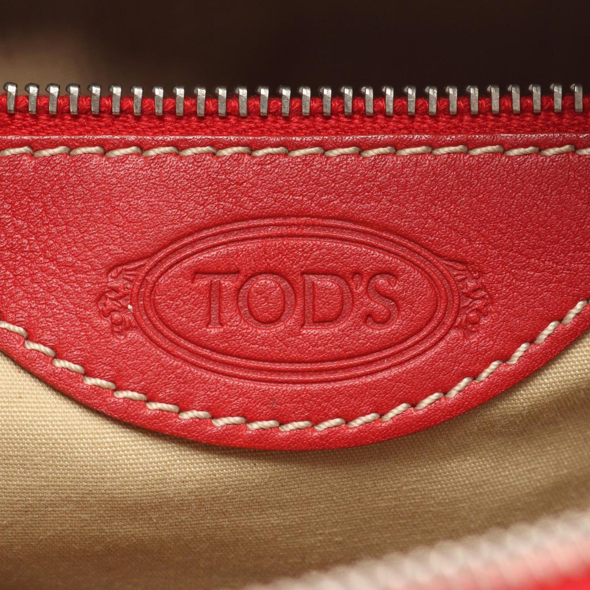 Tod's Red Color Leather Handbag Tote Bag (Pre-Owned)