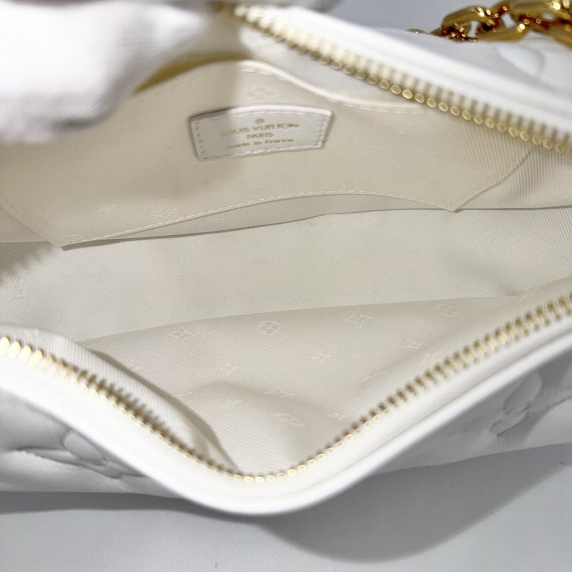 Louis Vuitton White Leather Handbag Shoulder Bag (Pre-Owned)