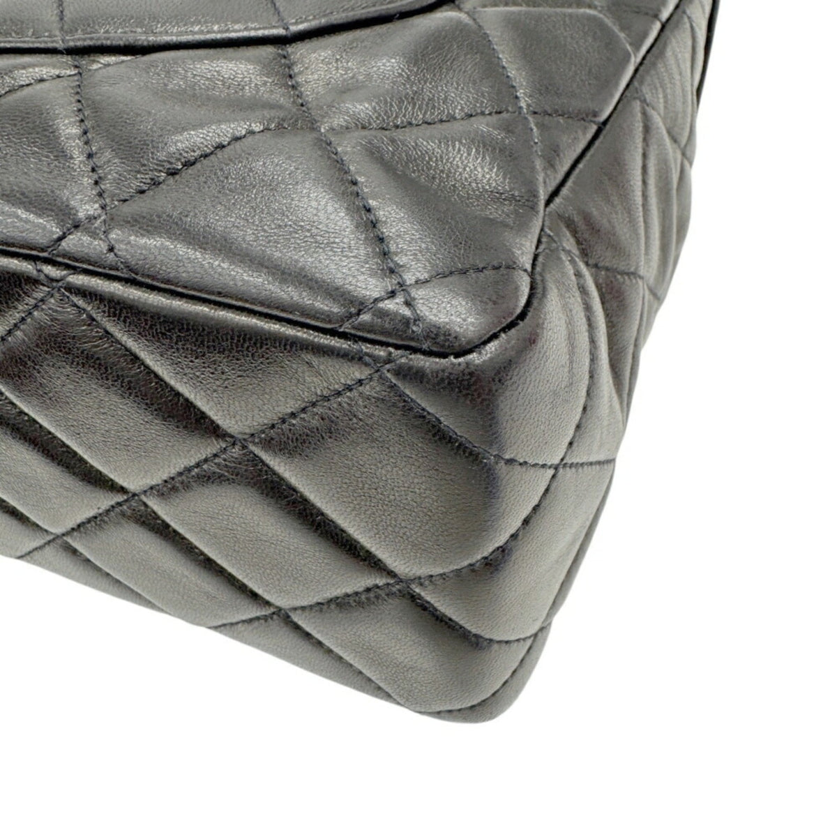 Chanel Black Leather Shoulder Bag (Pre-Owned)